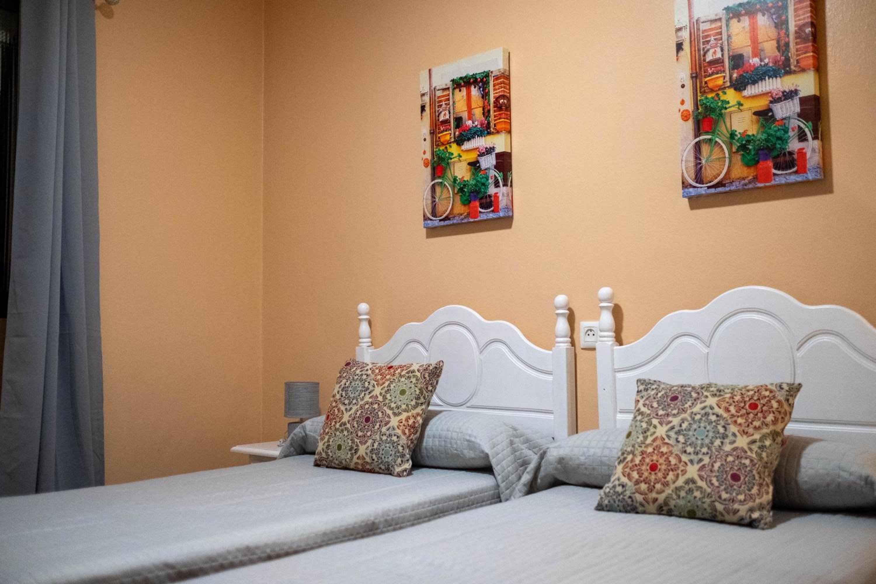 Double or Twin Room with City View - Photo 10