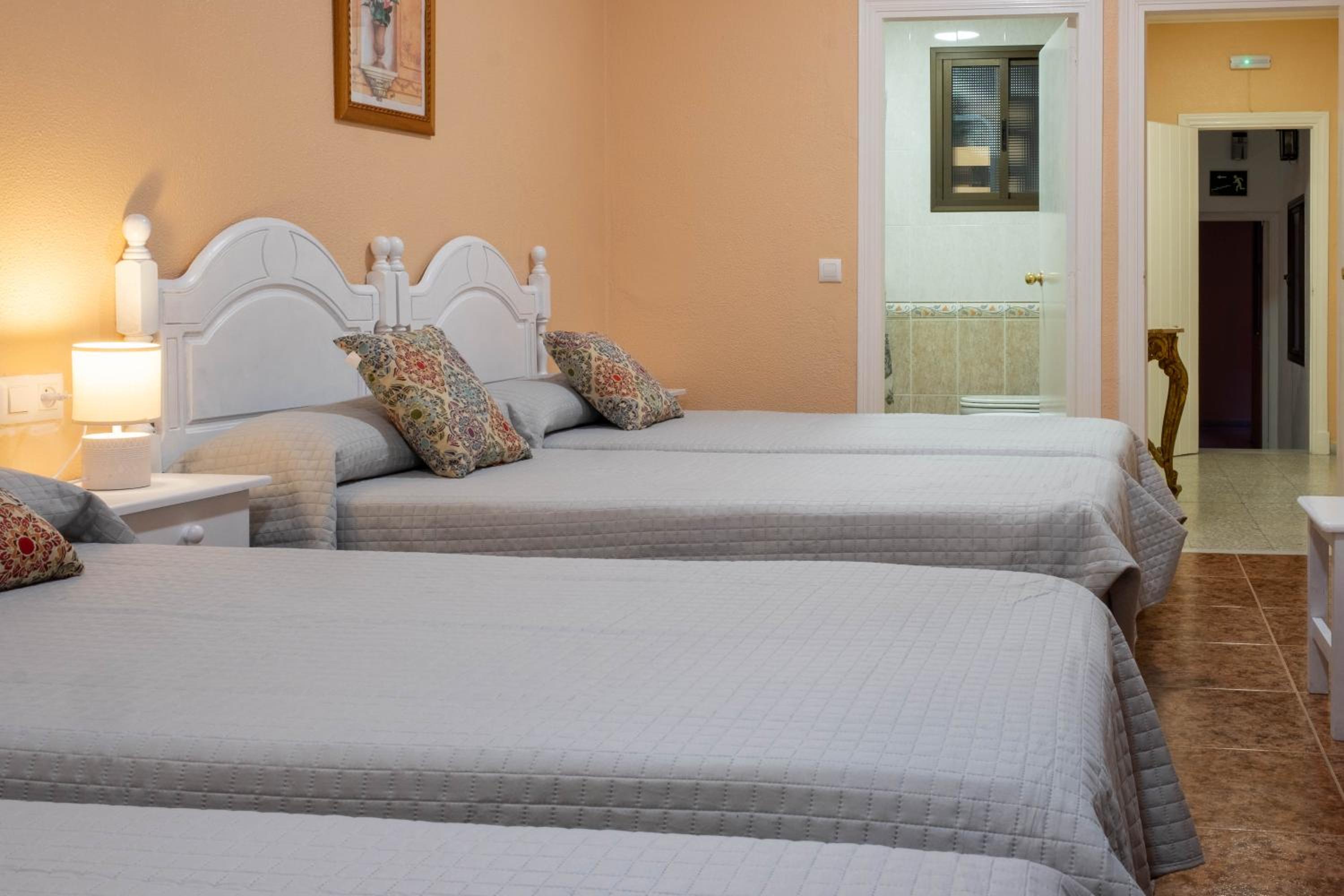 Quadruple Room (4 Adults) - Photo 5