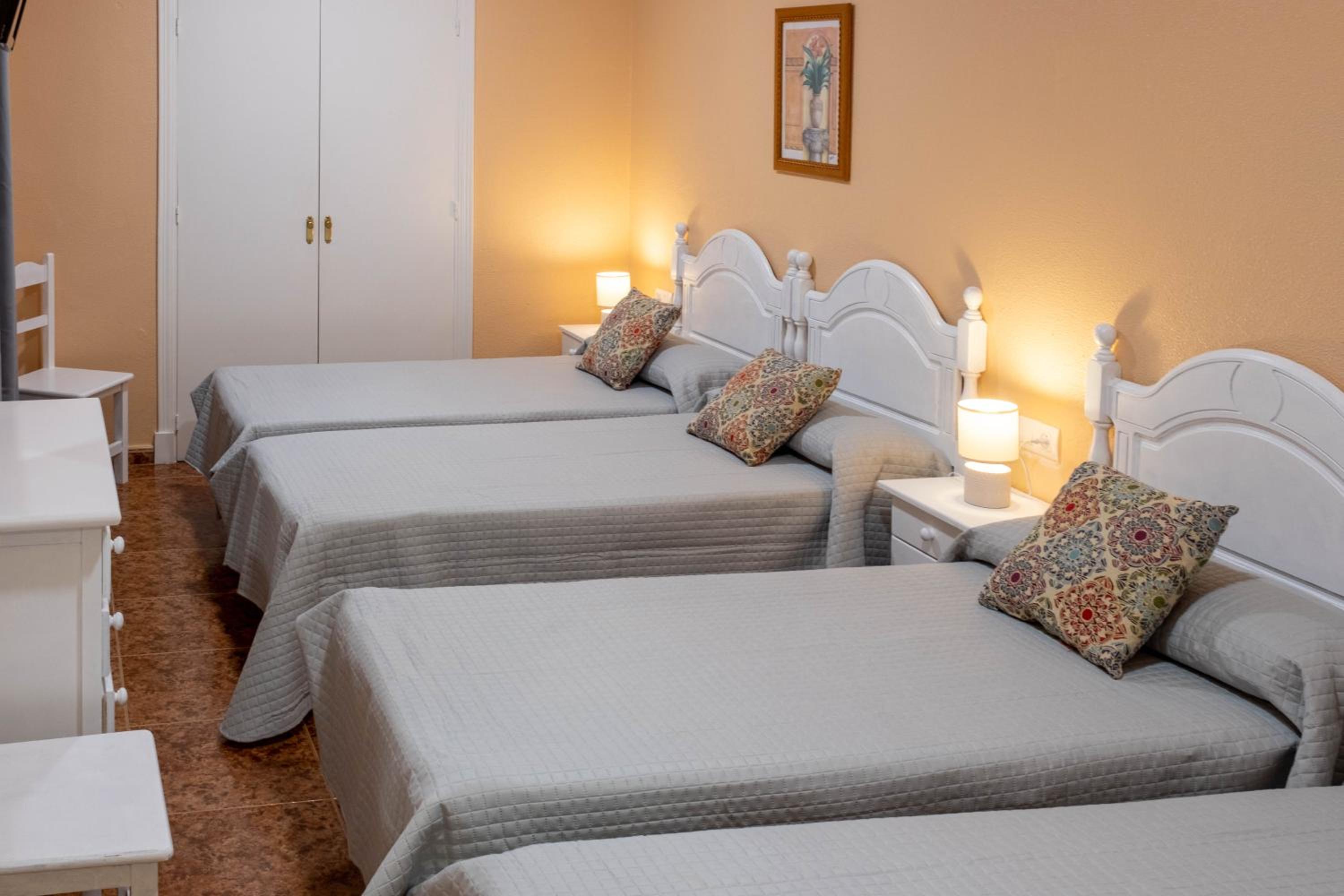 Quadruple Room (4 Adults) - Photo 4