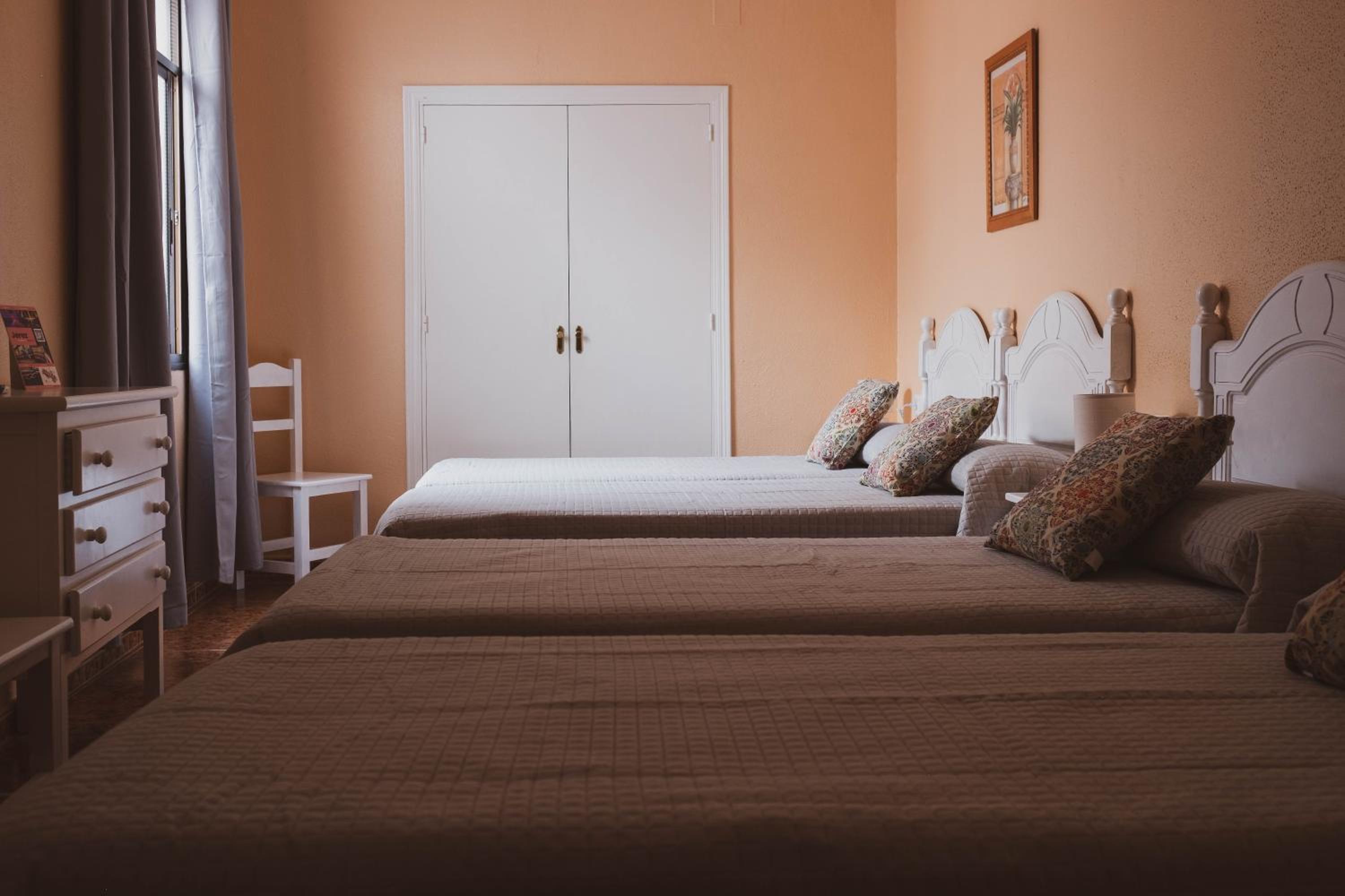 Quadruple Room (4 Adults) - Photo 2