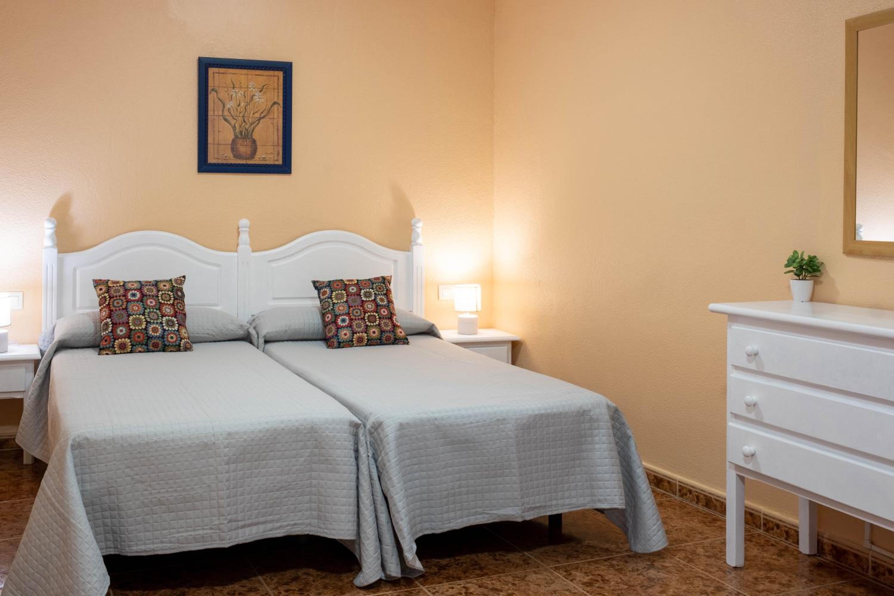 Quadruple Room (4 Adults) - Photo 11