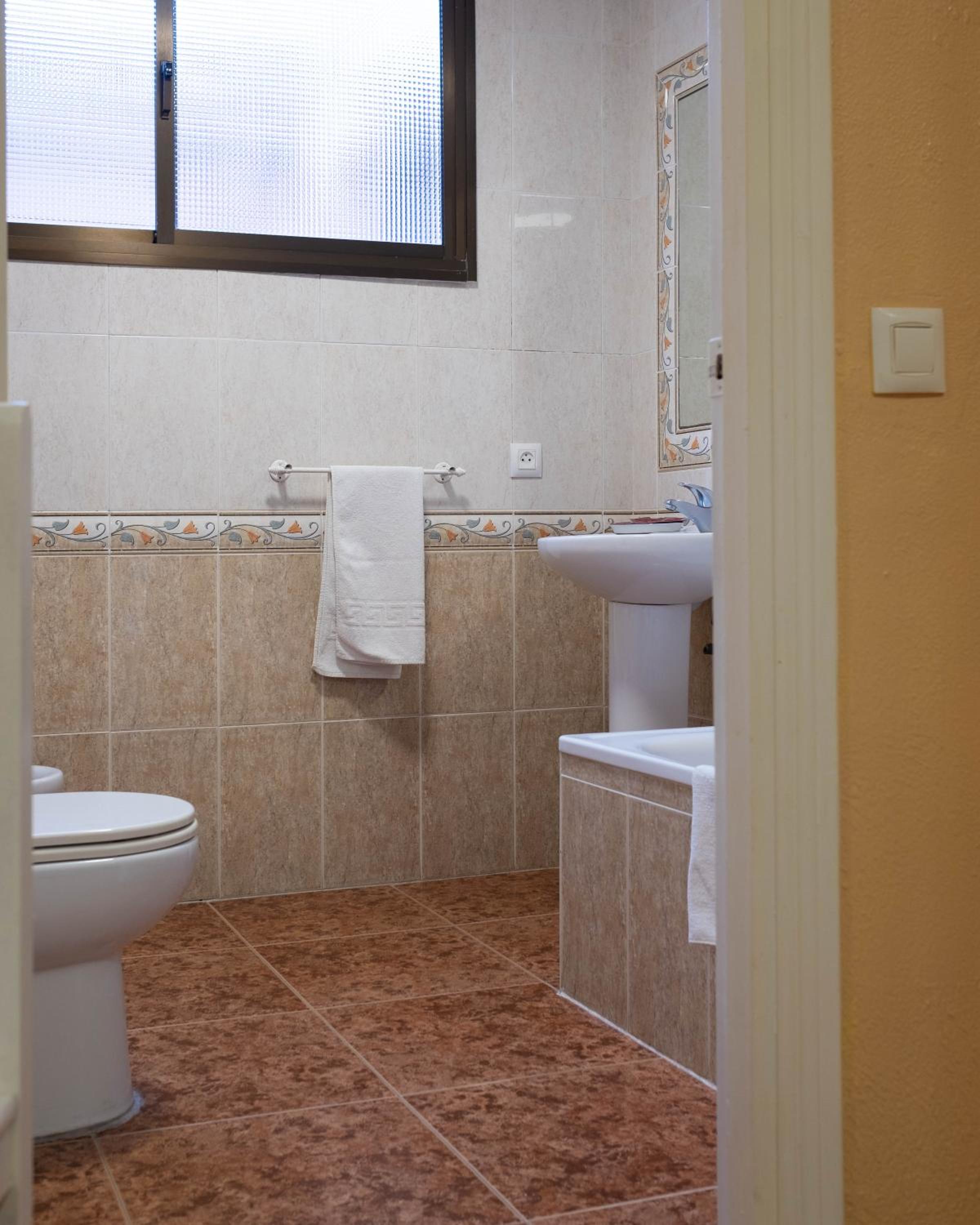 Quadruple Room (4 Adults) - Photo 13