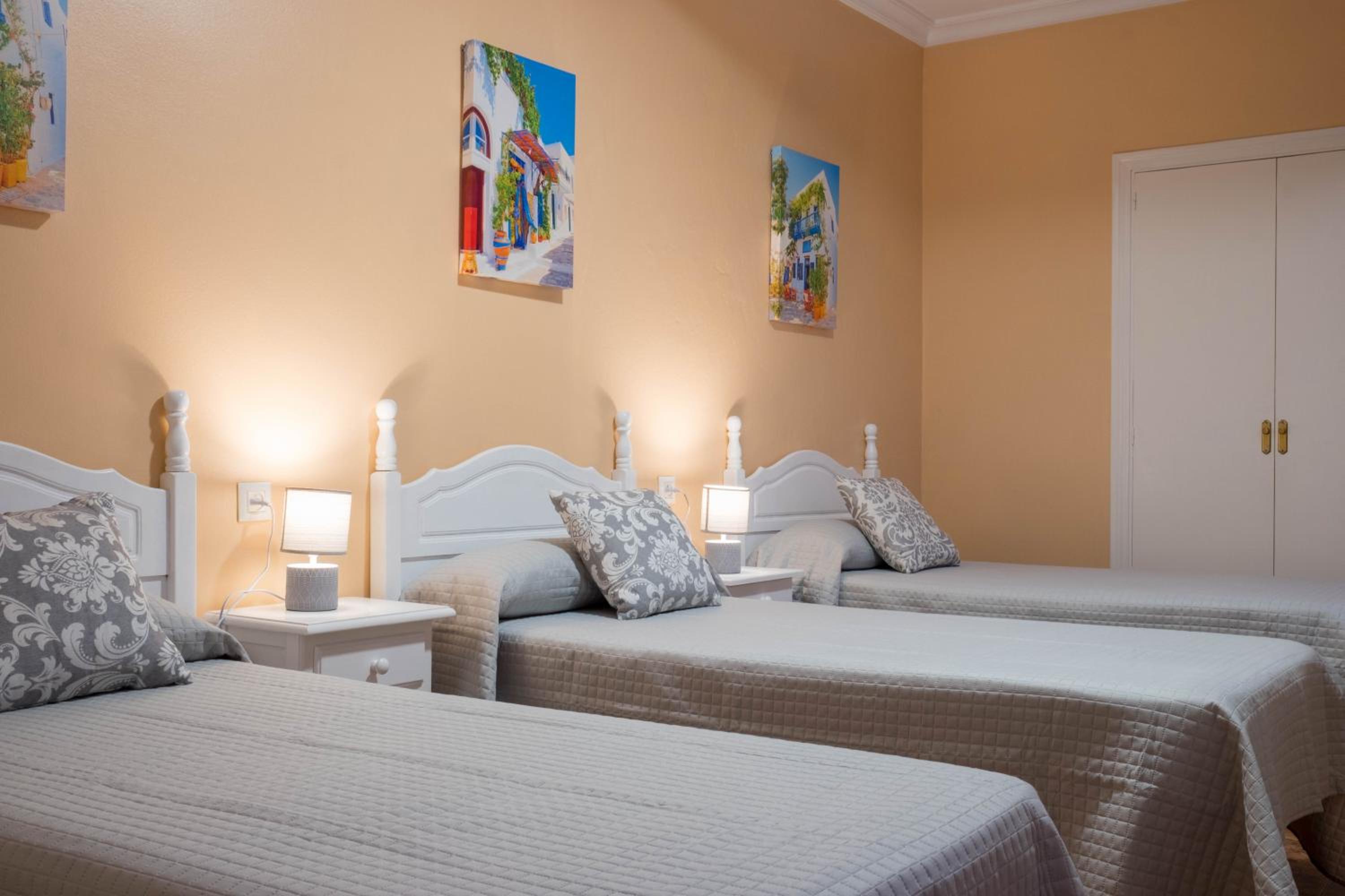 Triple Room (3 Adults) - Photo 2