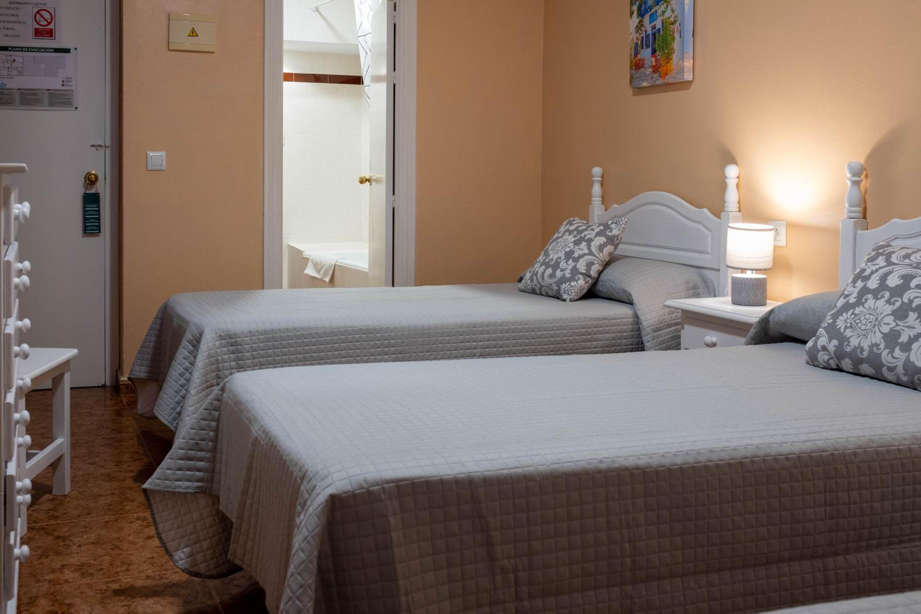 Triple Room (3 Adults) - Photo 1