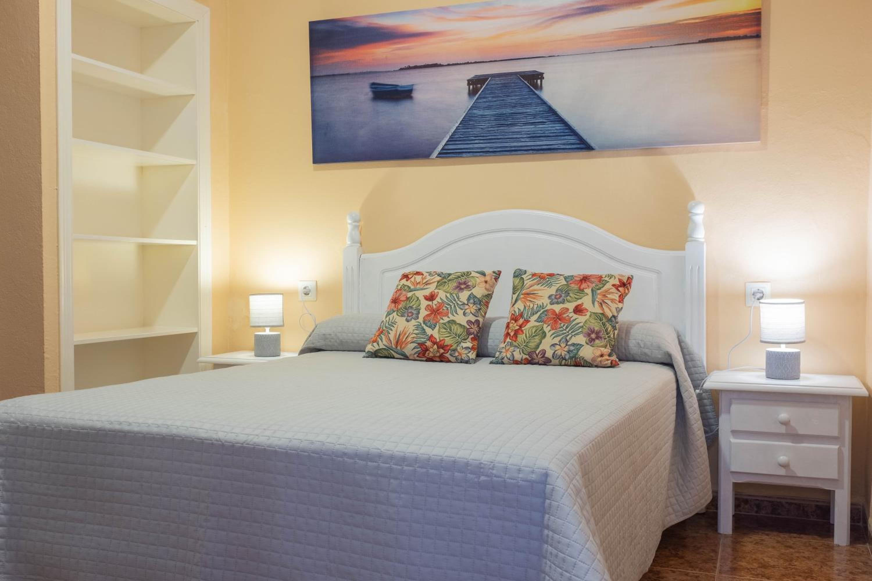 Double Room with Private Bathroom - Photo 6