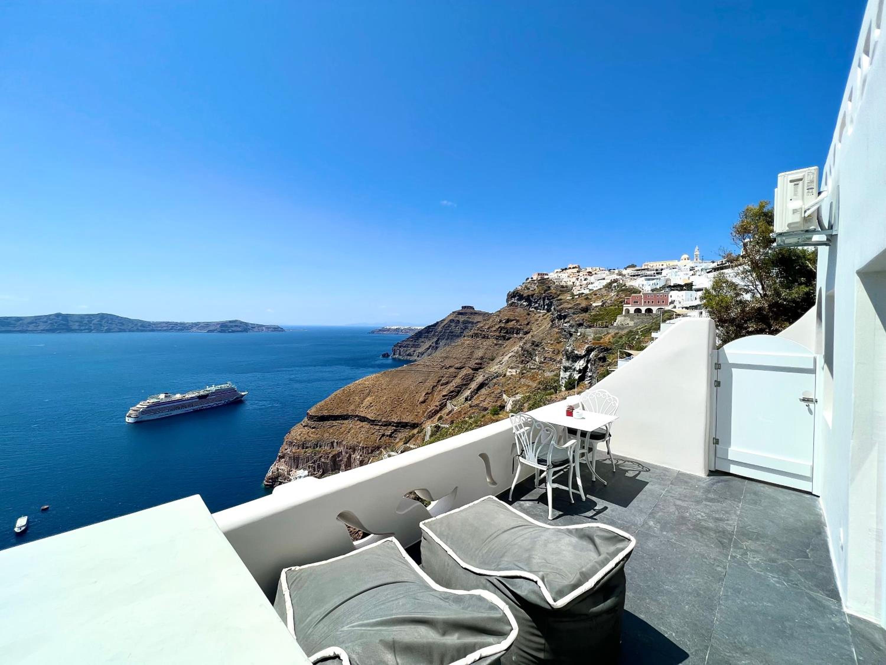 Honeymoon Suite with outdoor hot tub and Caldera View - Photo 12