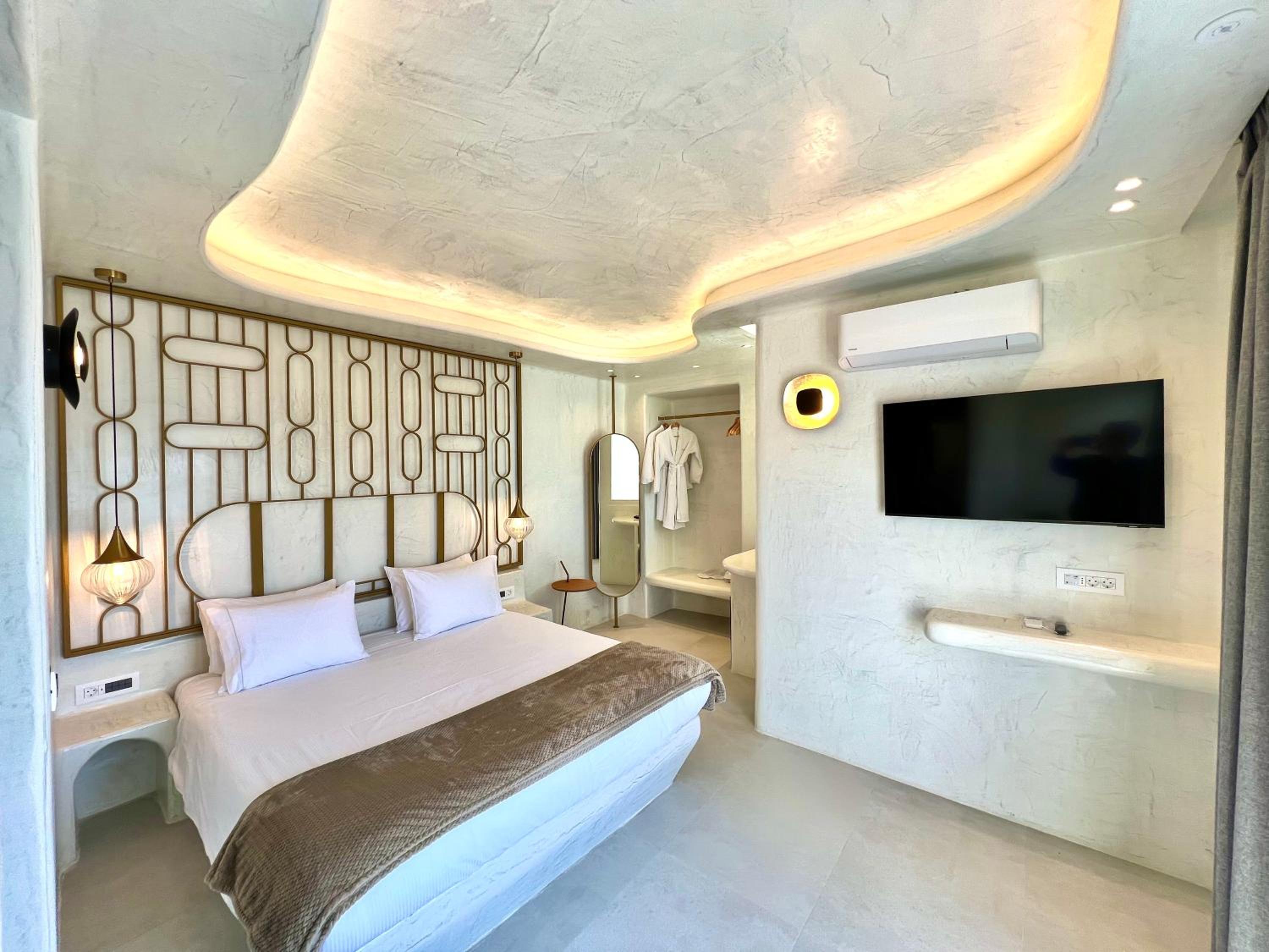Honeymoon Suite with outdoor hot tub and Caldera View - Photo 15