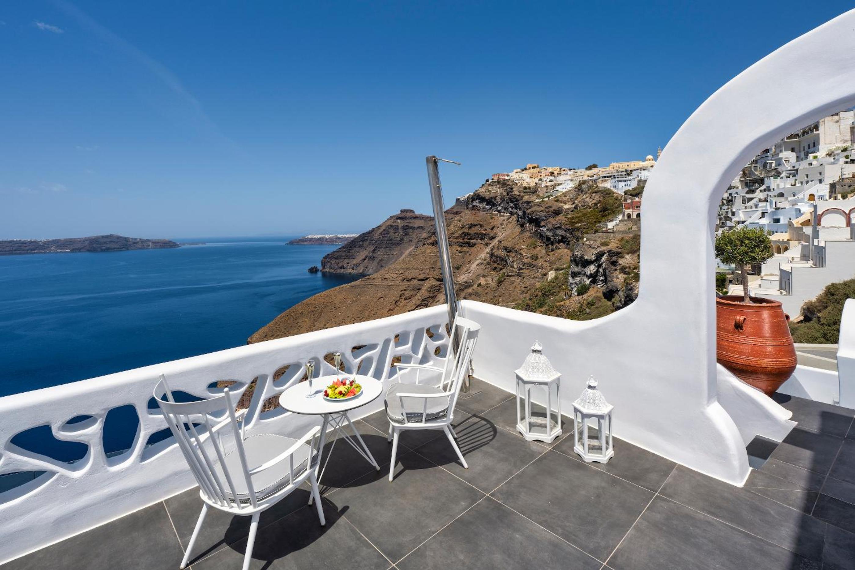 Deluxe Suite with Caldera View - Photo 23