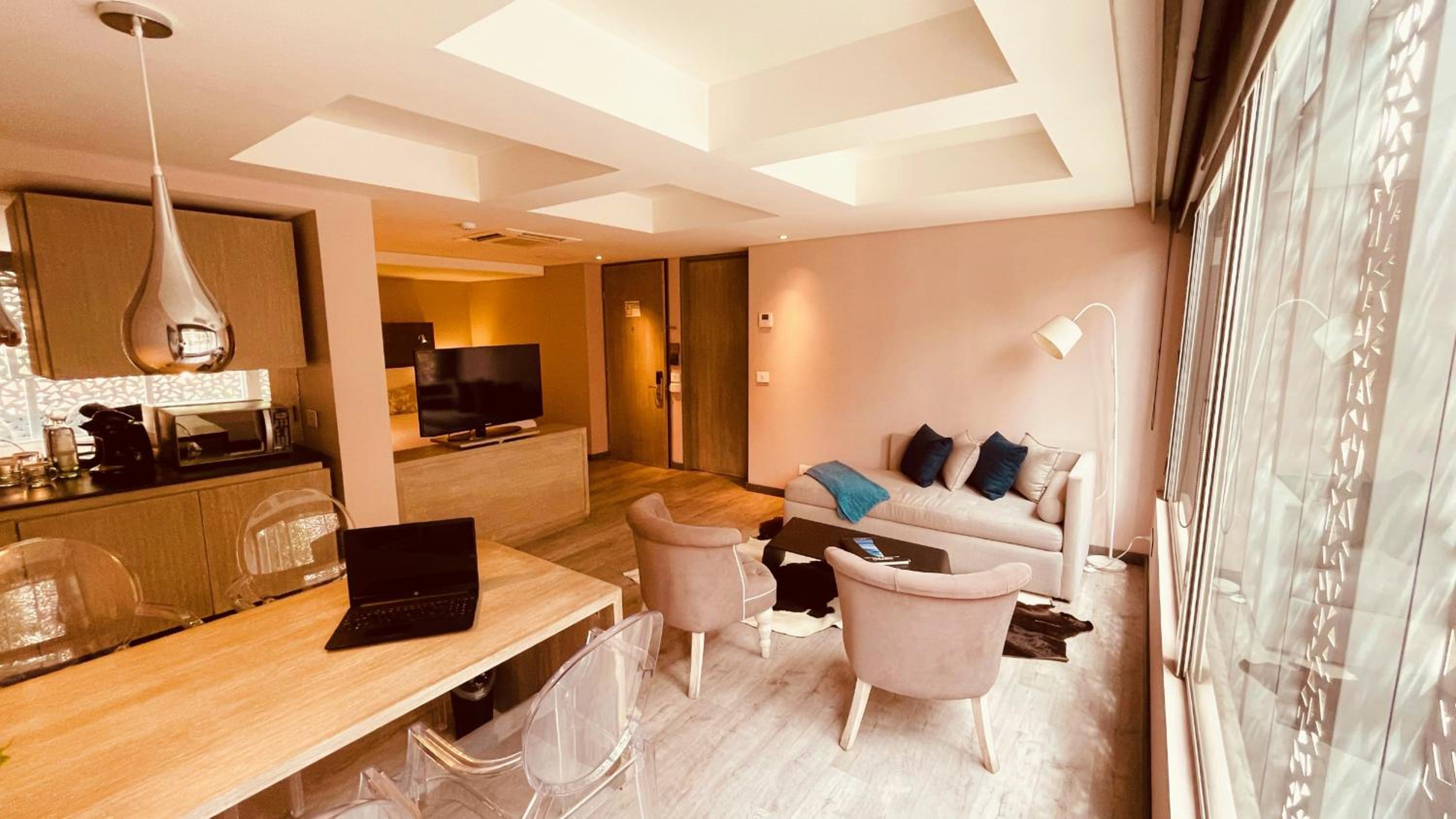 Queen Suite photo 3