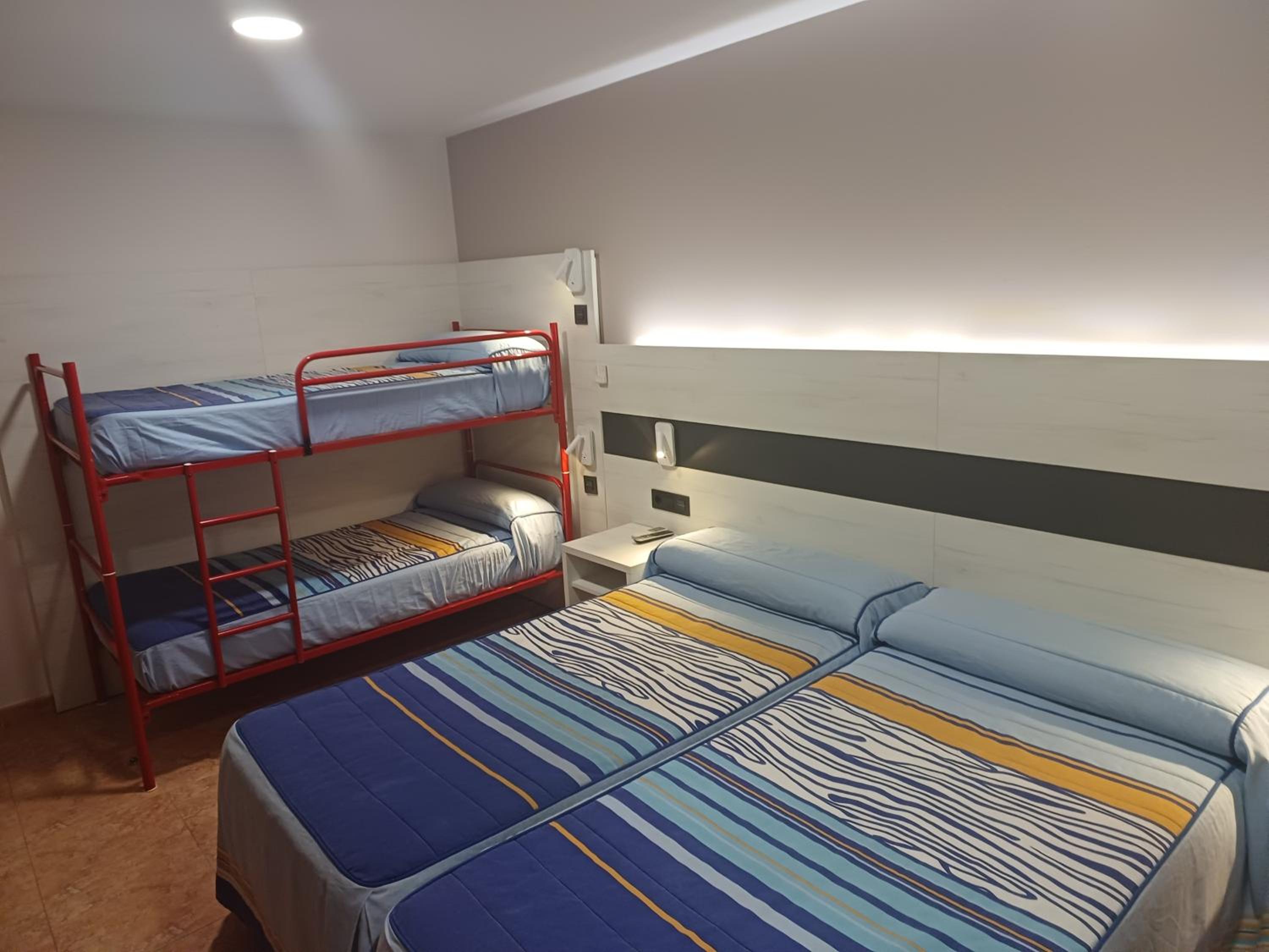 Quadruple Room - Photo 2