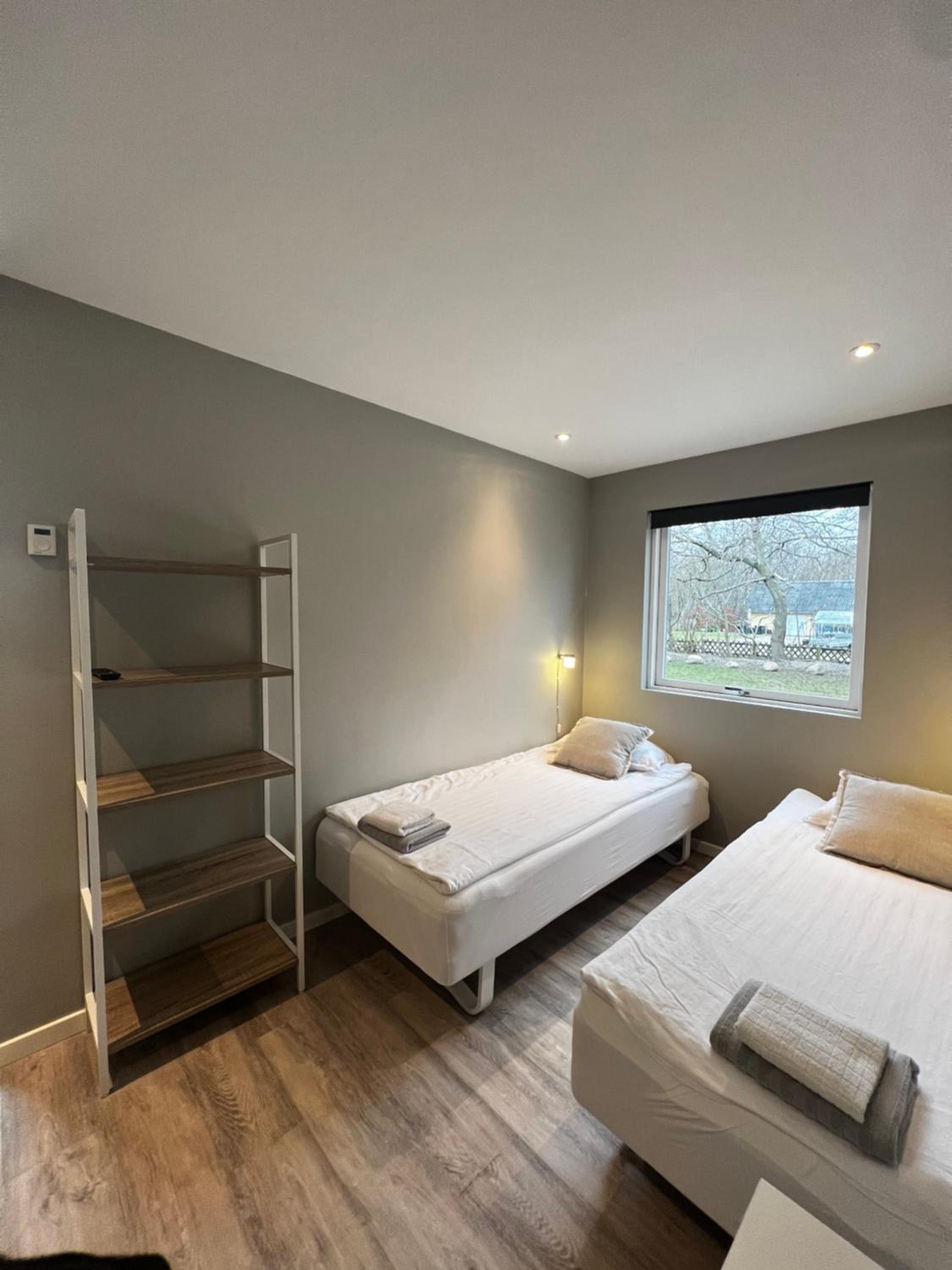 Double or Twin Room with Bathroom - Photo 2