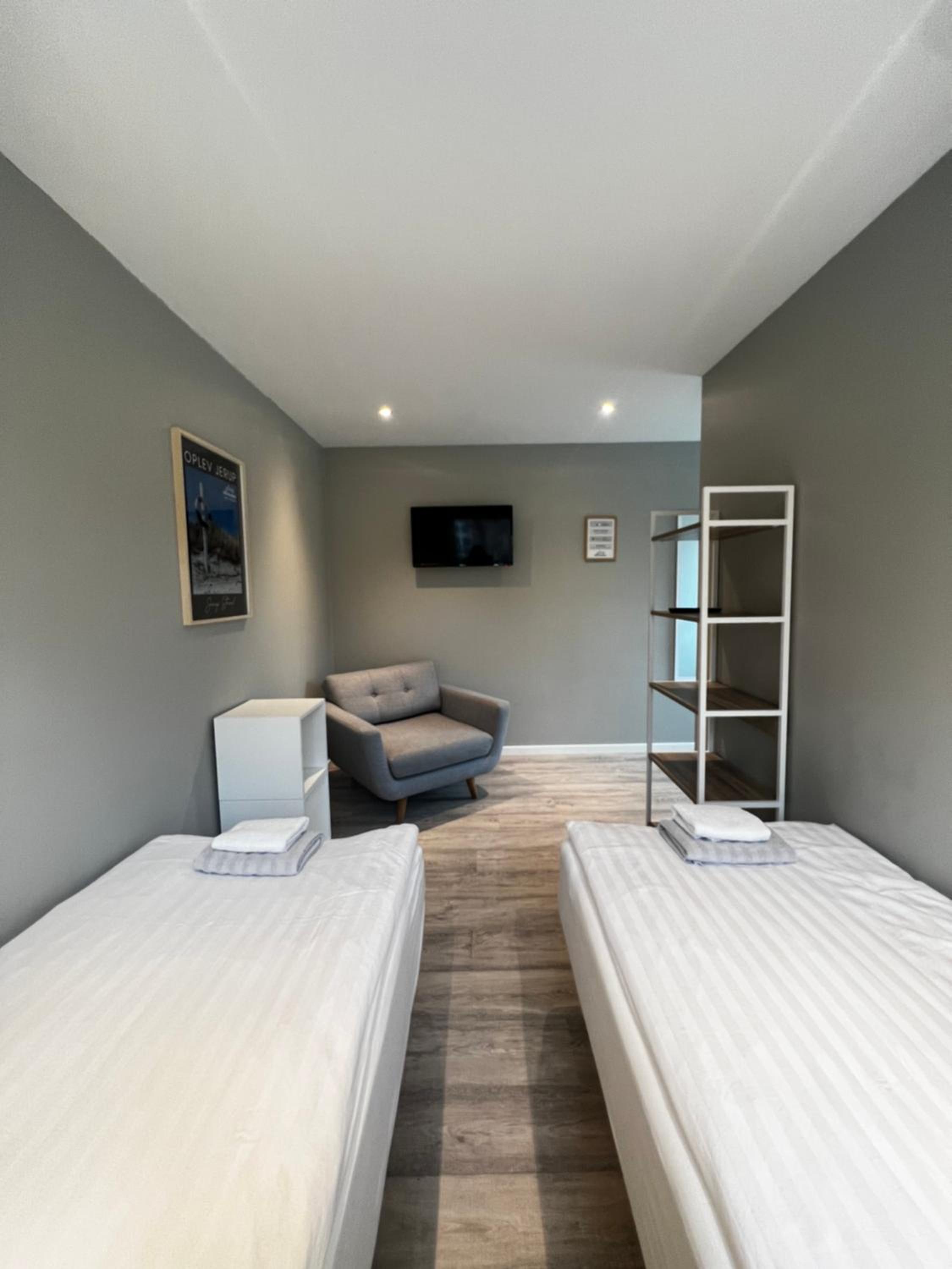 Double or Twin Room with Bathroom - Photo 1