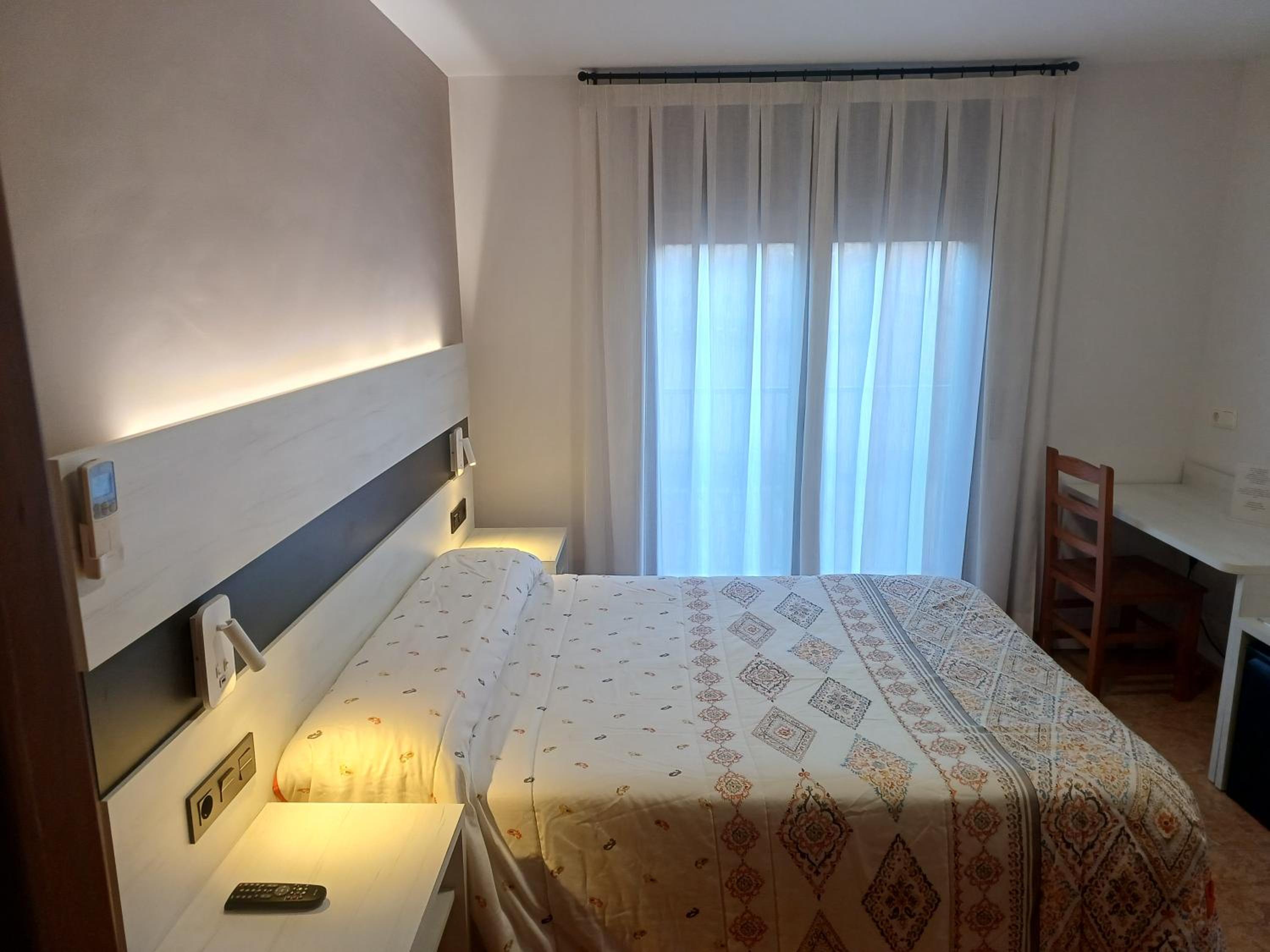 Double or Twin Room - Photo 3