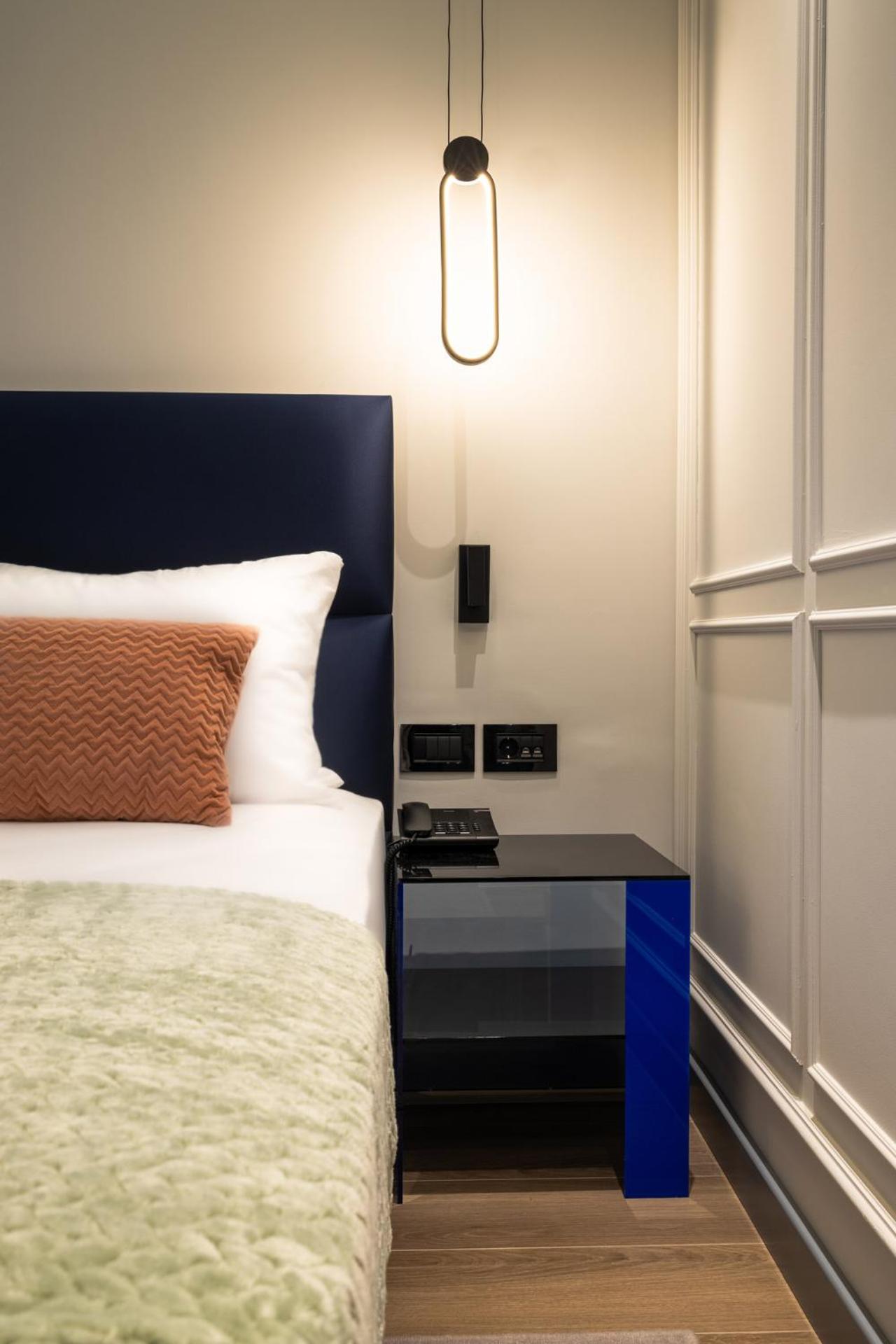 Deluxe Twin Room with River View - Photo 4