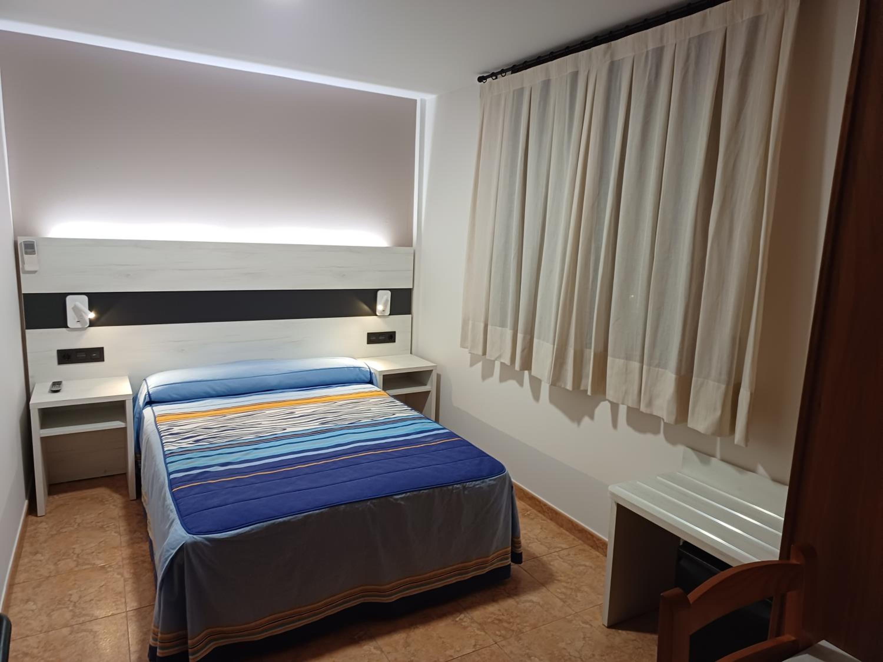 Double or Twin Room - Photo 4