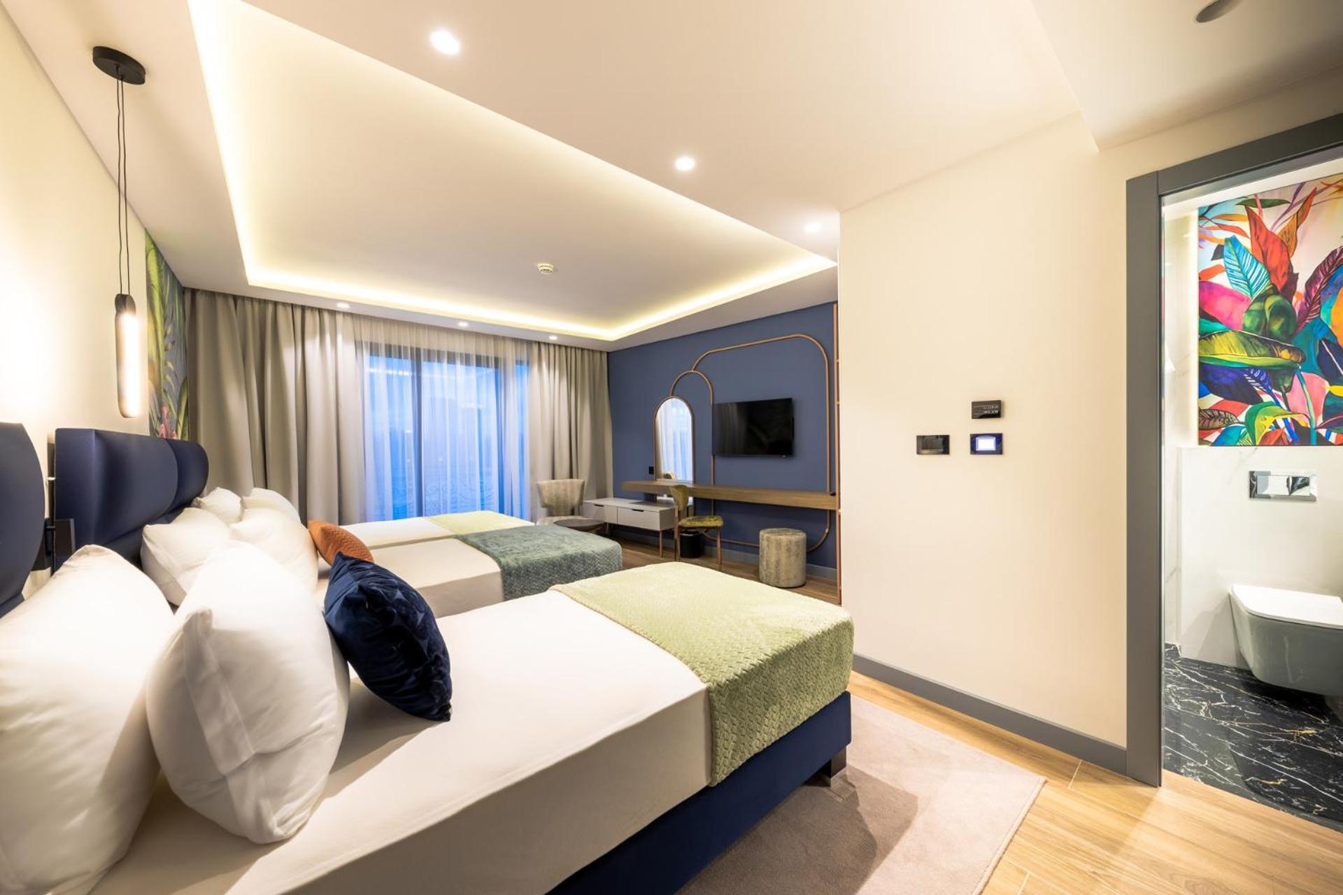 Deluxe Triple Room with River View - Photo 5