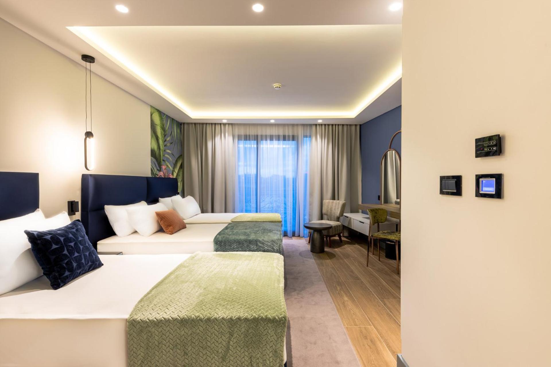 Deluxe Triple Room with River View - Photo 2