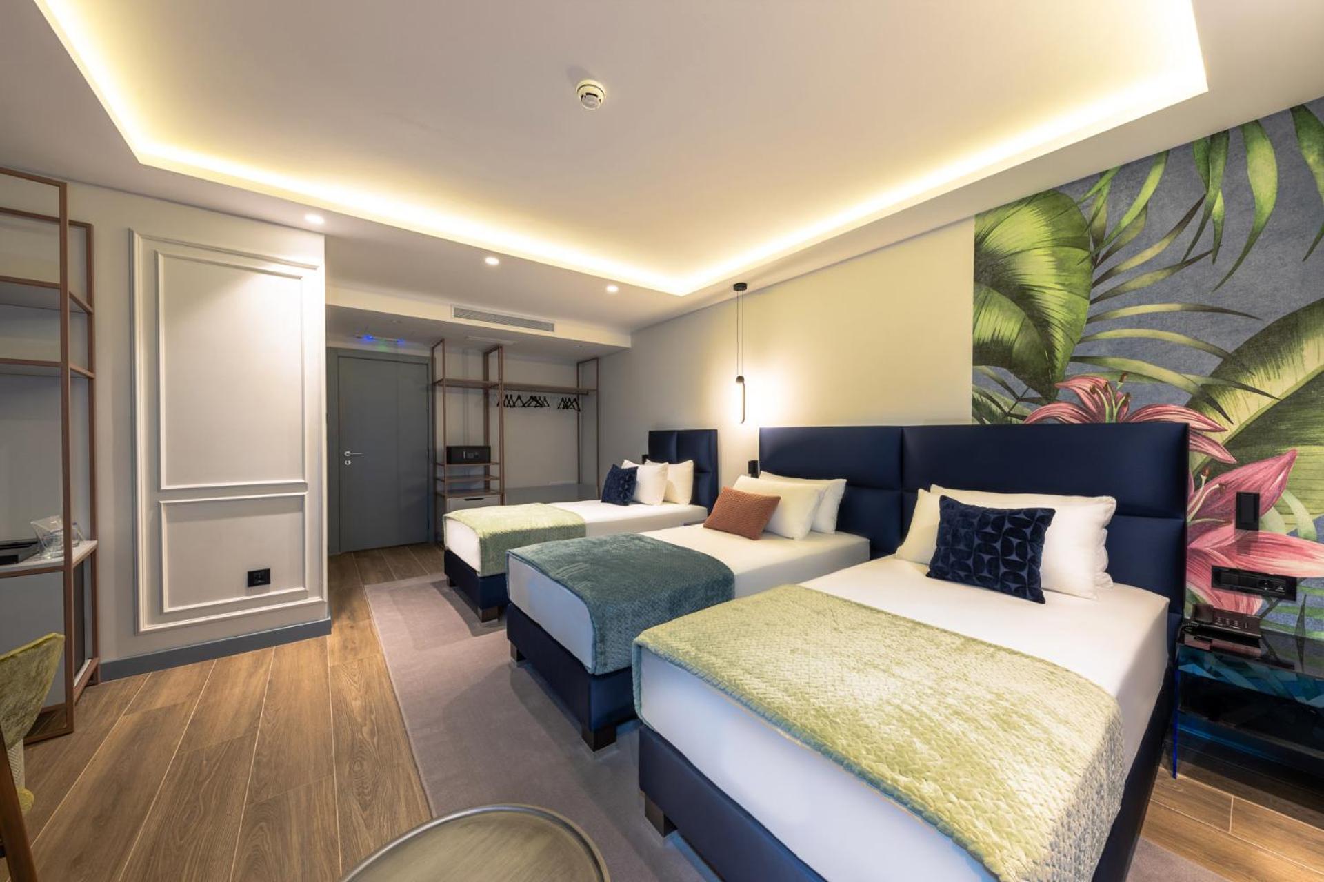Deluxe Triple Room with River View - Photo 1