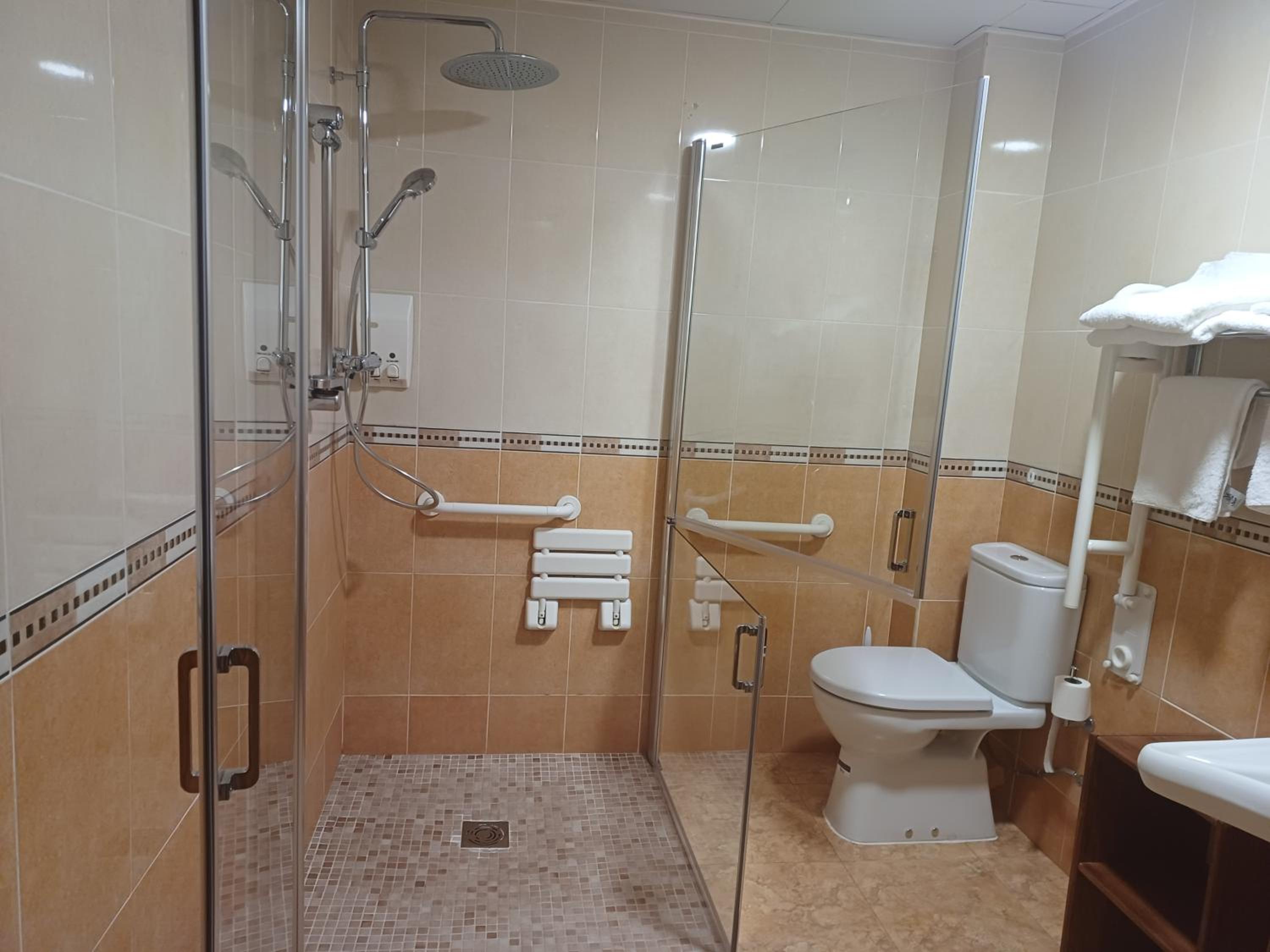 Double or Twin Room - Photo 6