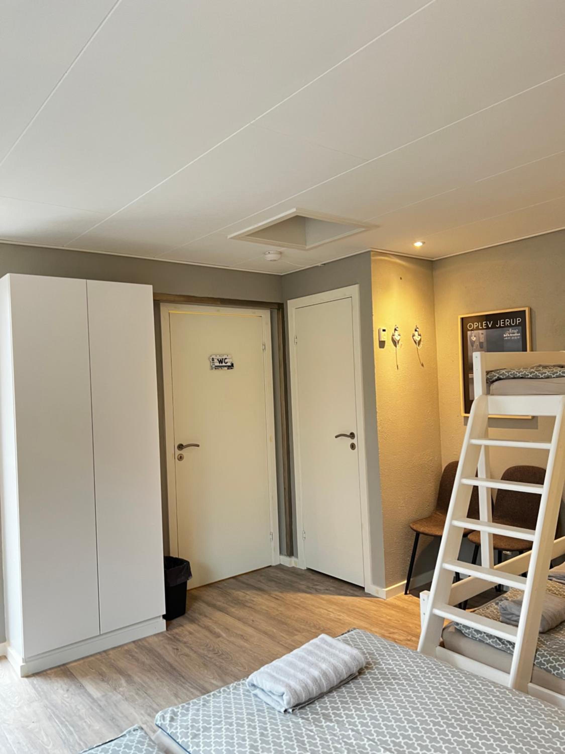 Family Room - Disability Access - Photo 3