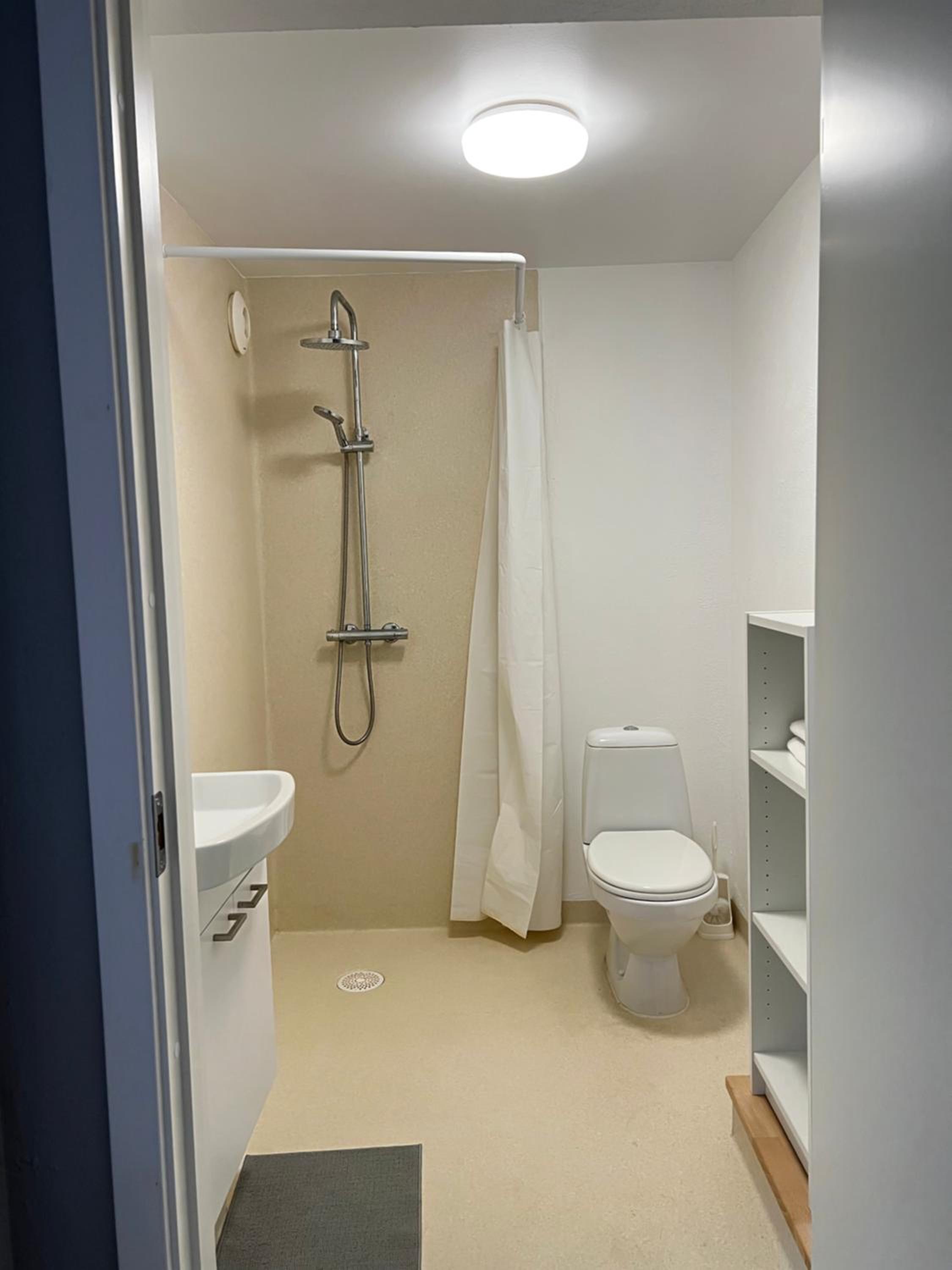 Family Room - Disability Access - Photo 17