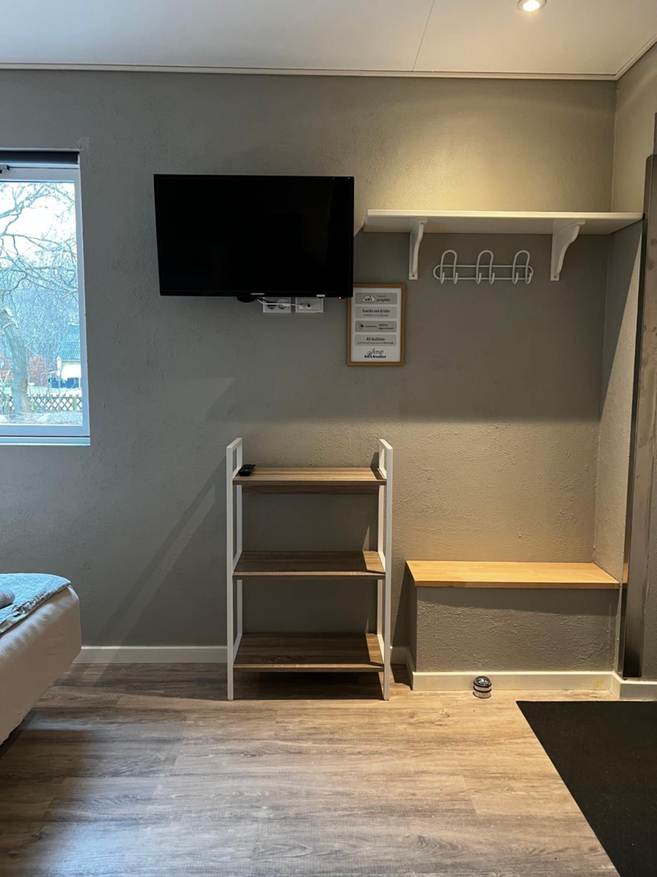 Family Room - Disability Access - Photo 16
