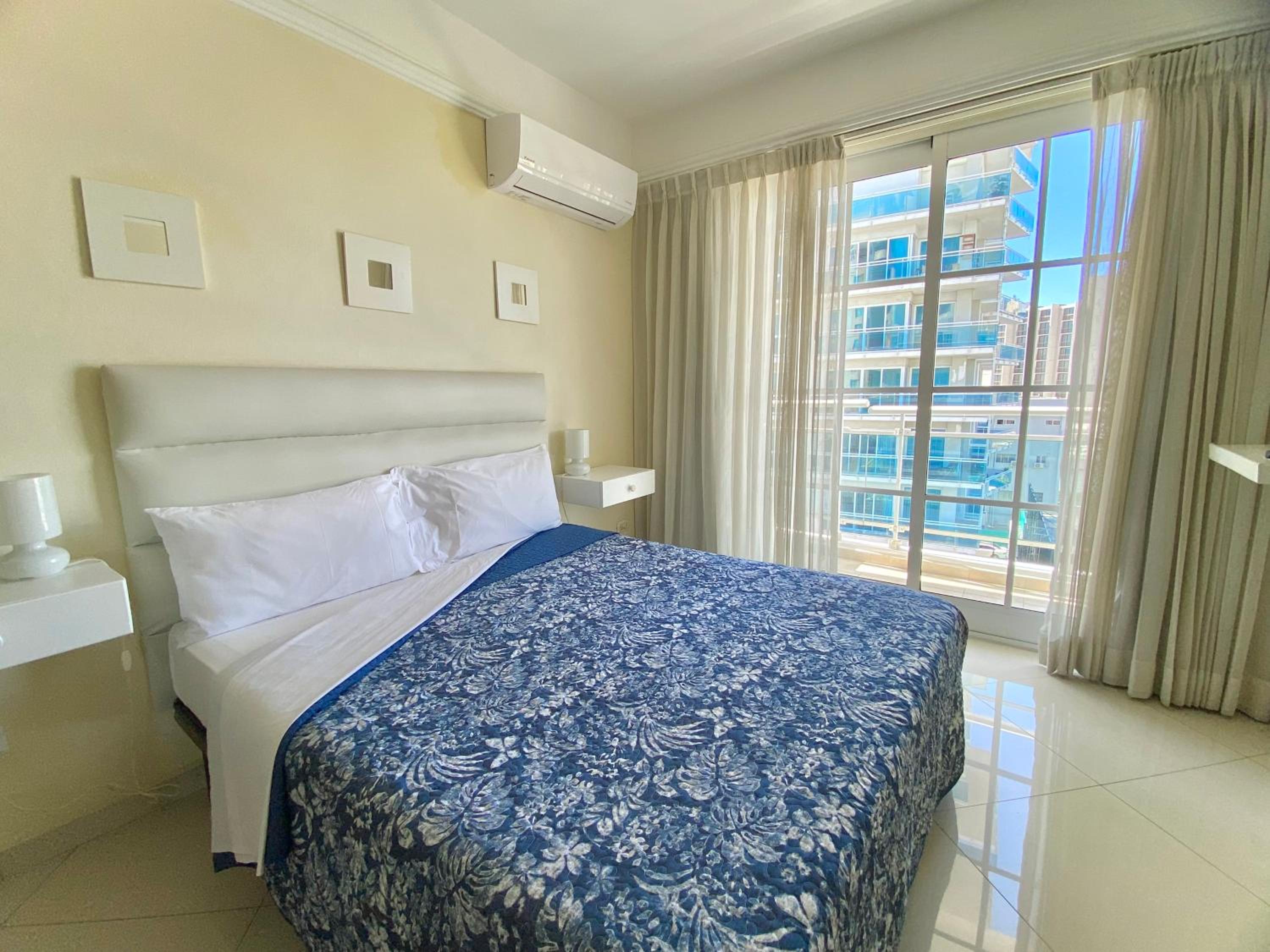Deluxe One-Bedroom Apartment with Sea View photo 2