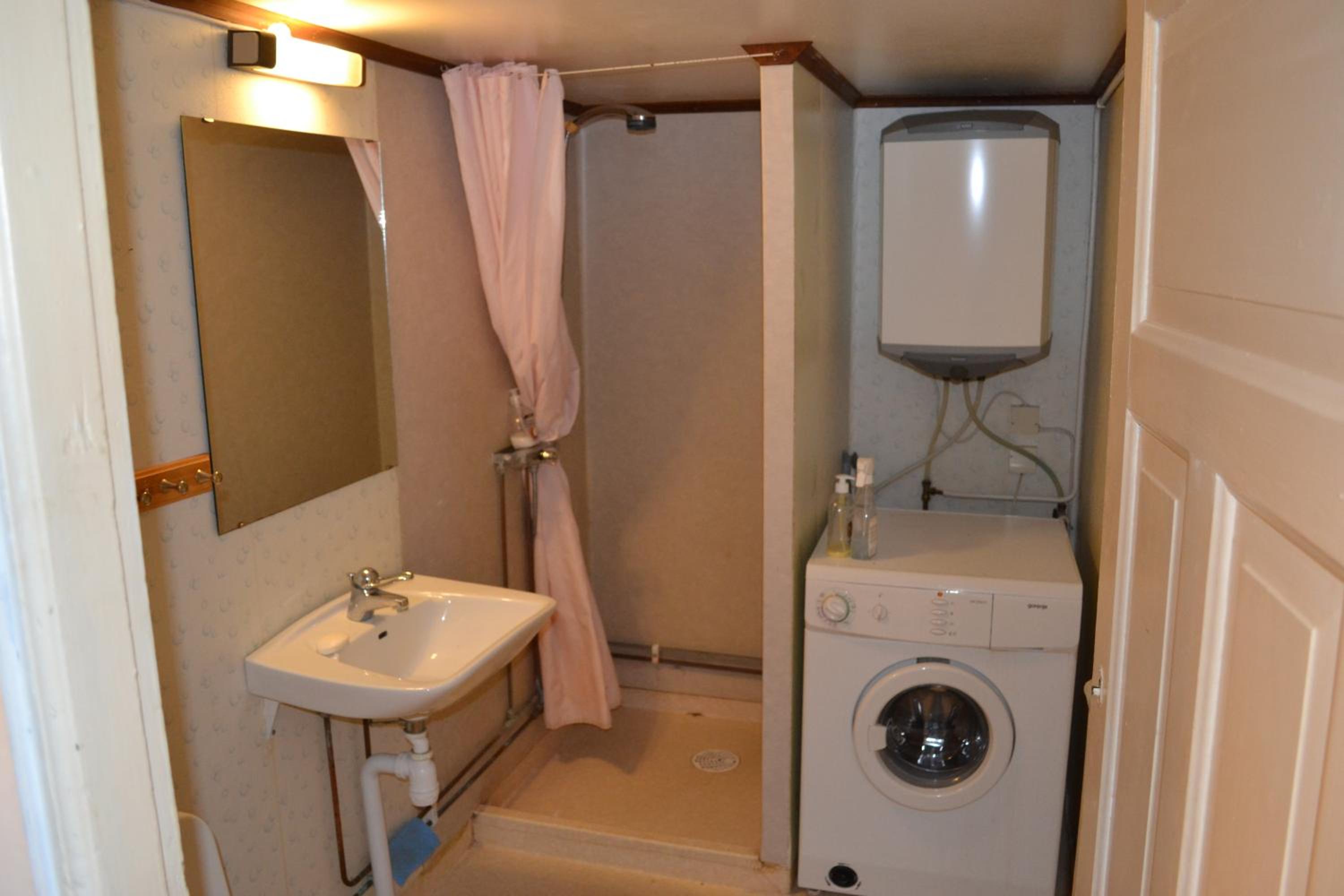 Three-Bedroom House - Photo 9