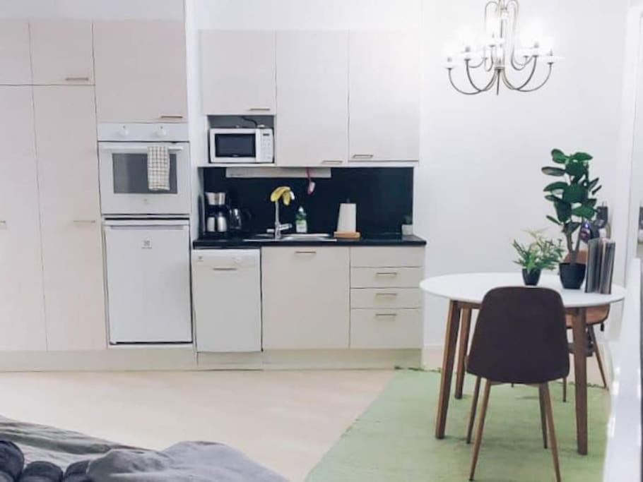 One-Bedroom Apartment - Photo 2
