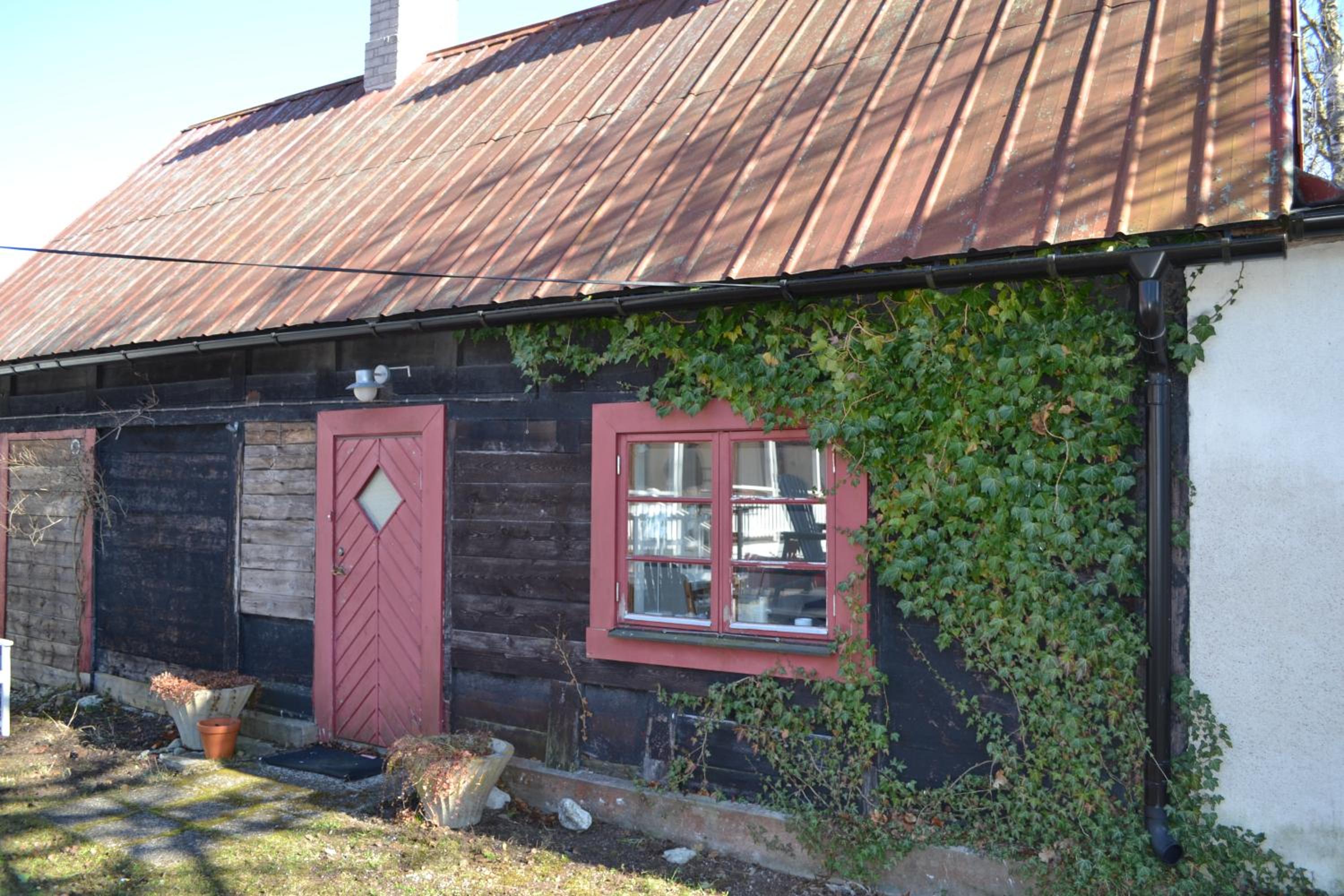 Three-Bedroom House - Photo 1
