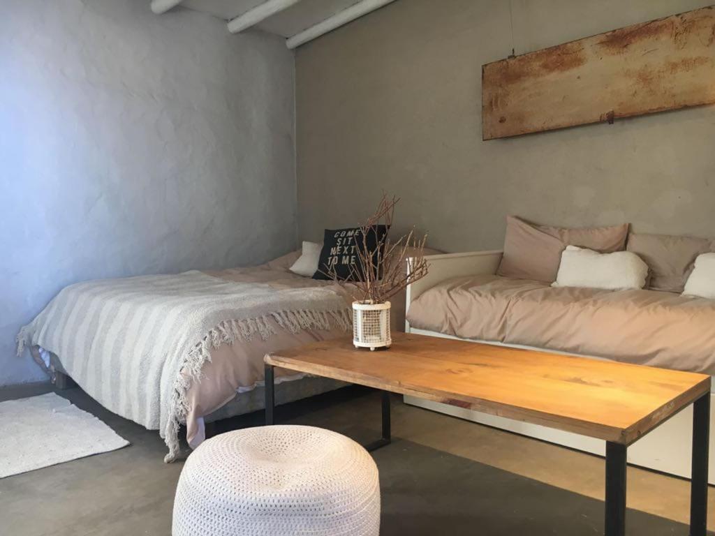 One-Bedroom House photo 1