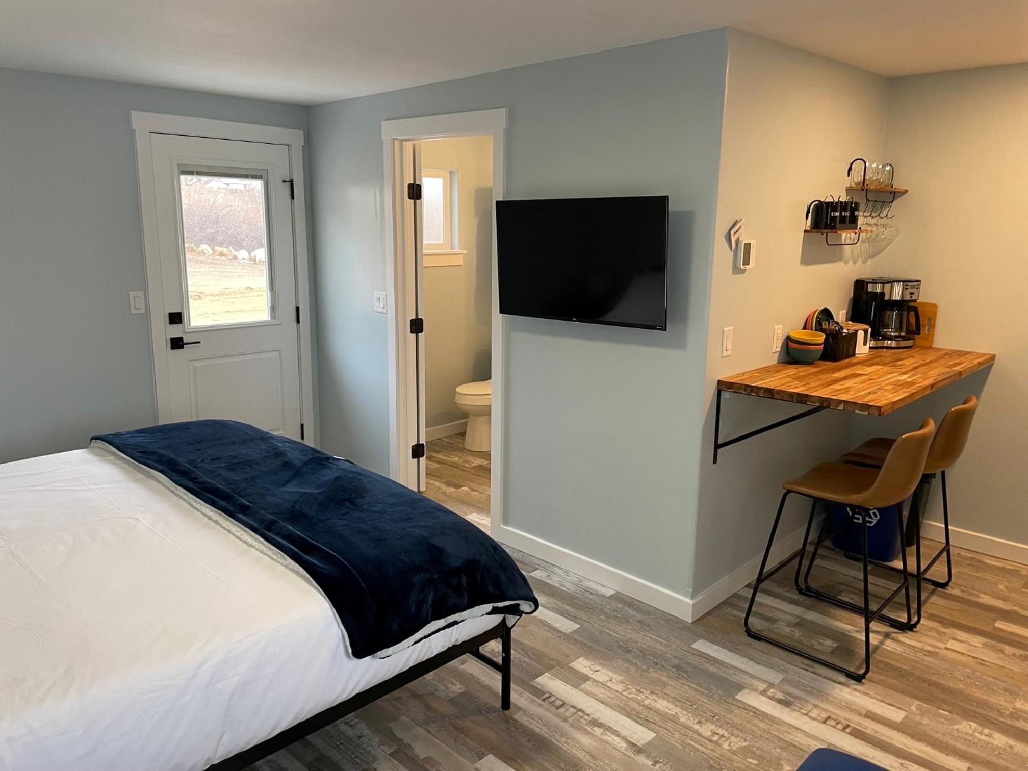 Deluxe King Room - Photo 5