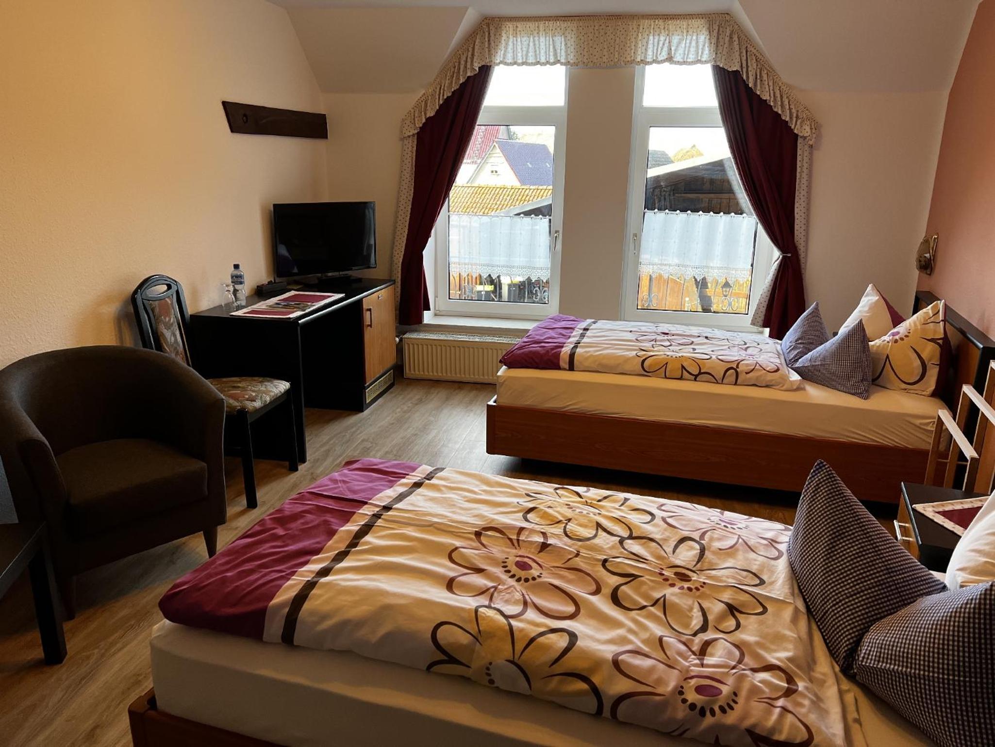 Large Twin Room photo 3