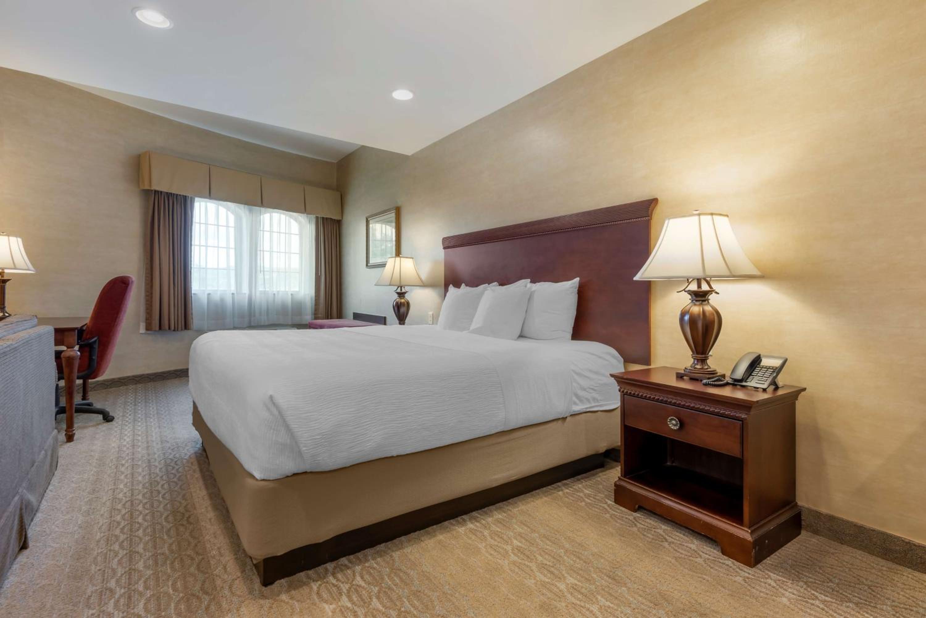 King Room with Sofa Bed - Non-Smoking - Photo 3