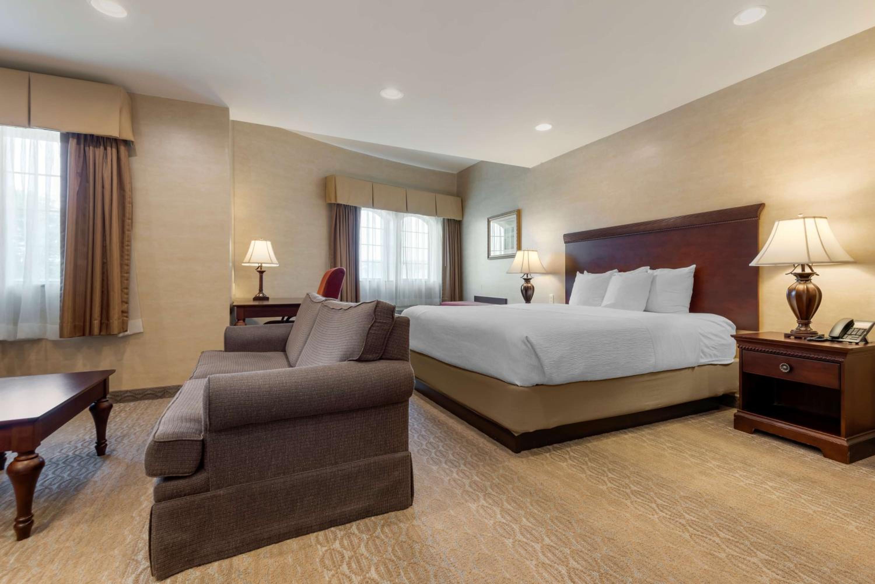 King Room with Sofa Bed - Non-Smoking - Photo 6