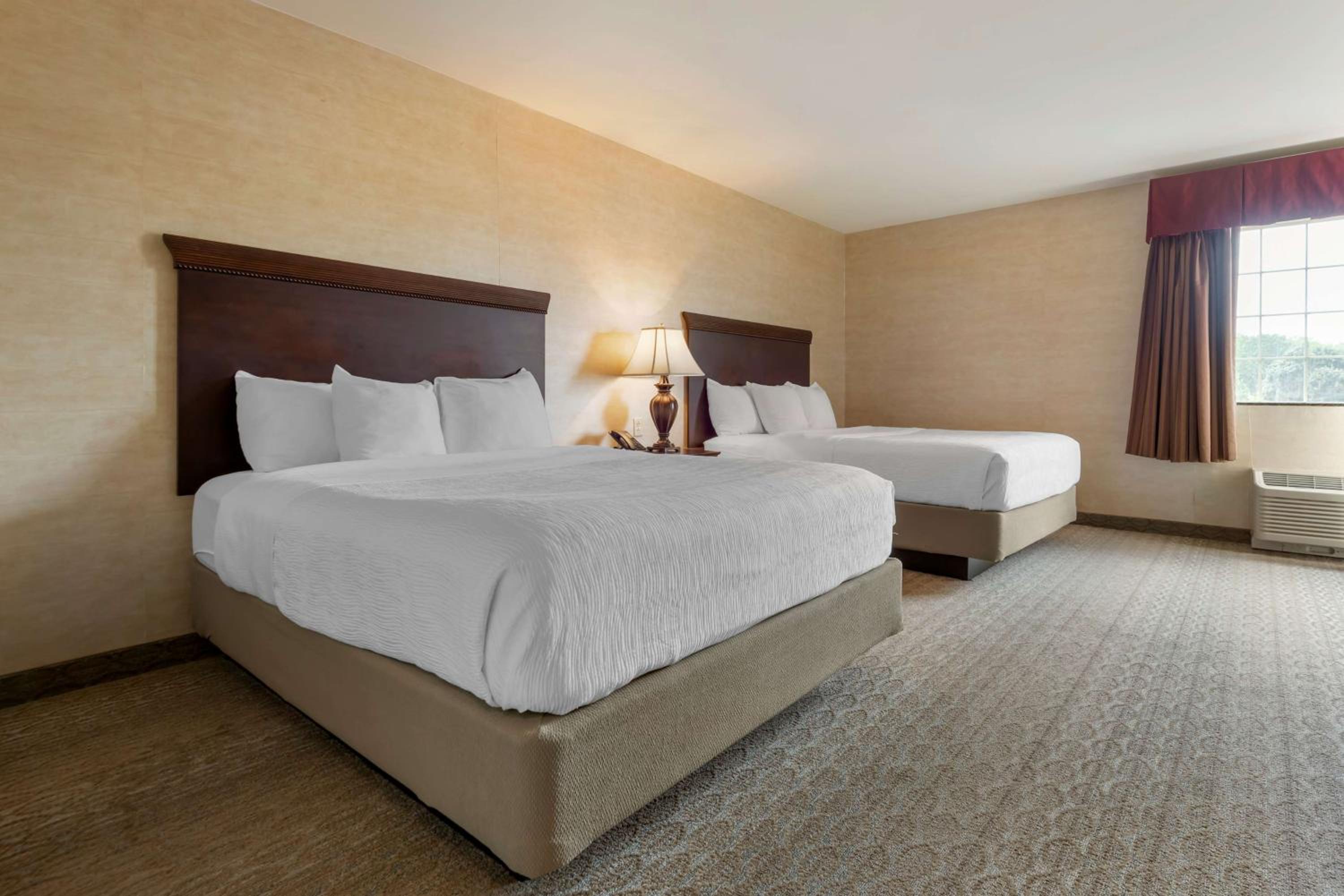 Queen Room With Two Queen Beds - Mobility Access - Photo 1