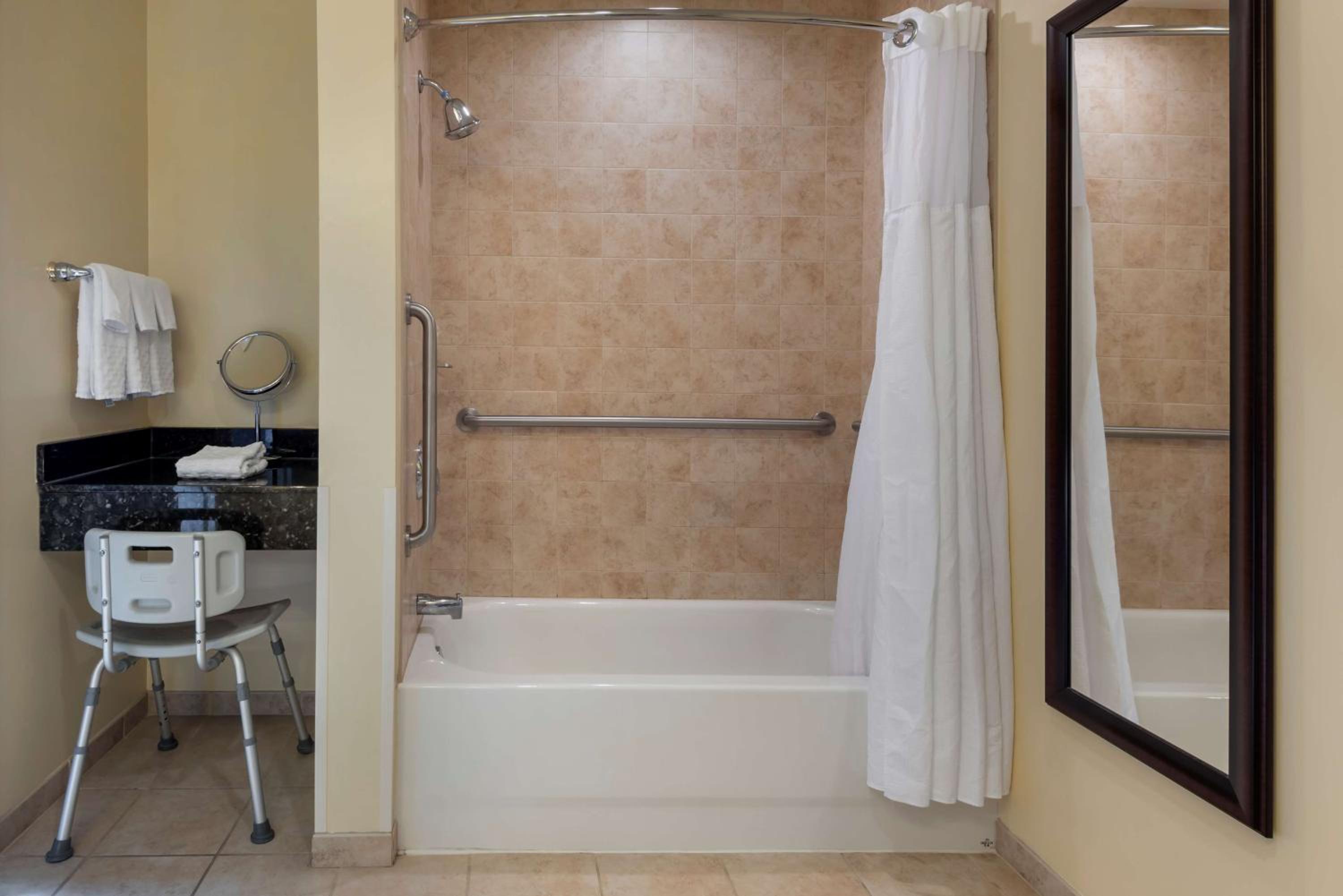 Queen Room With Two Queen Beds - Mobility Access - Photo 3
