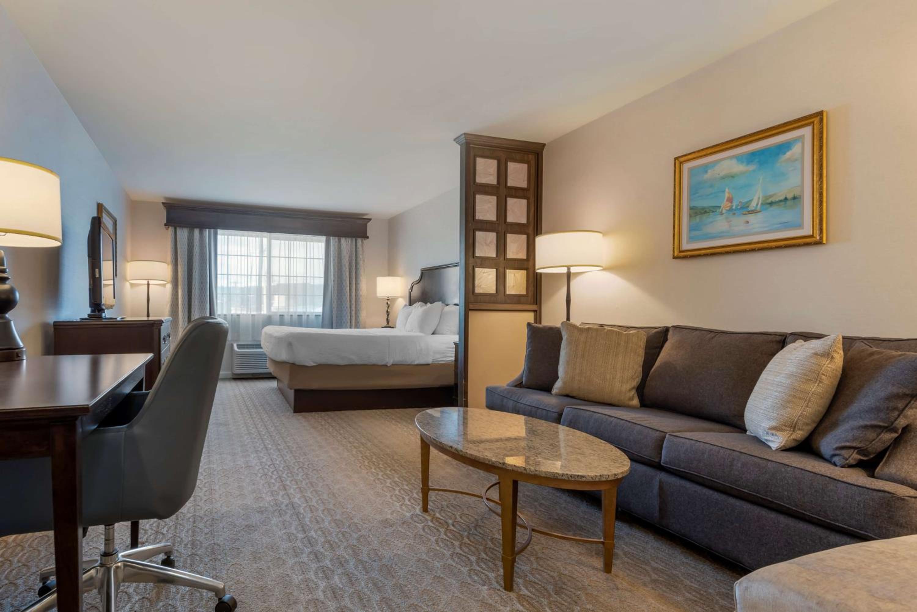 Deluxe King Room photo 1