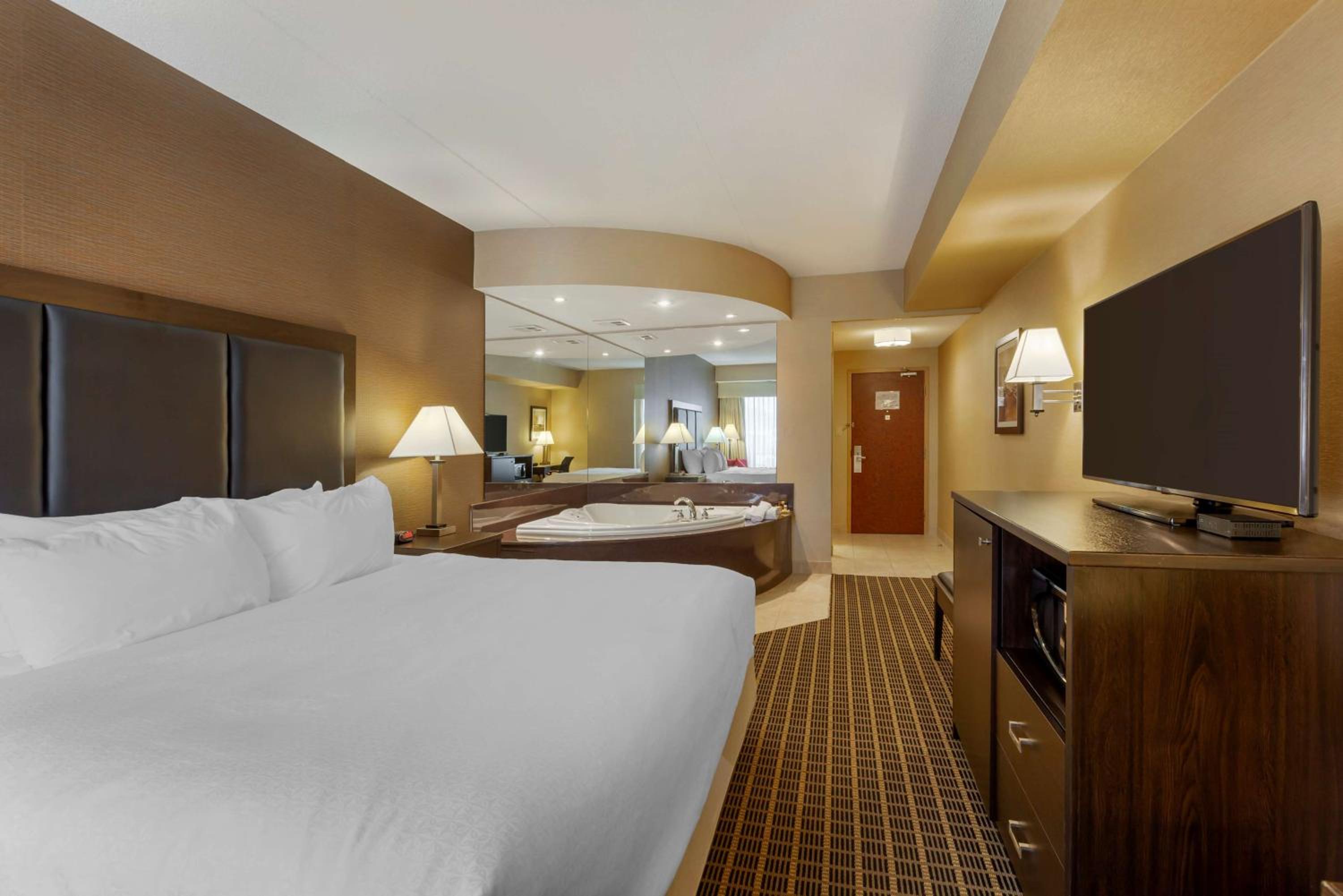 Junior Suite with King Bed and Sofa Bed - Non-Smoking