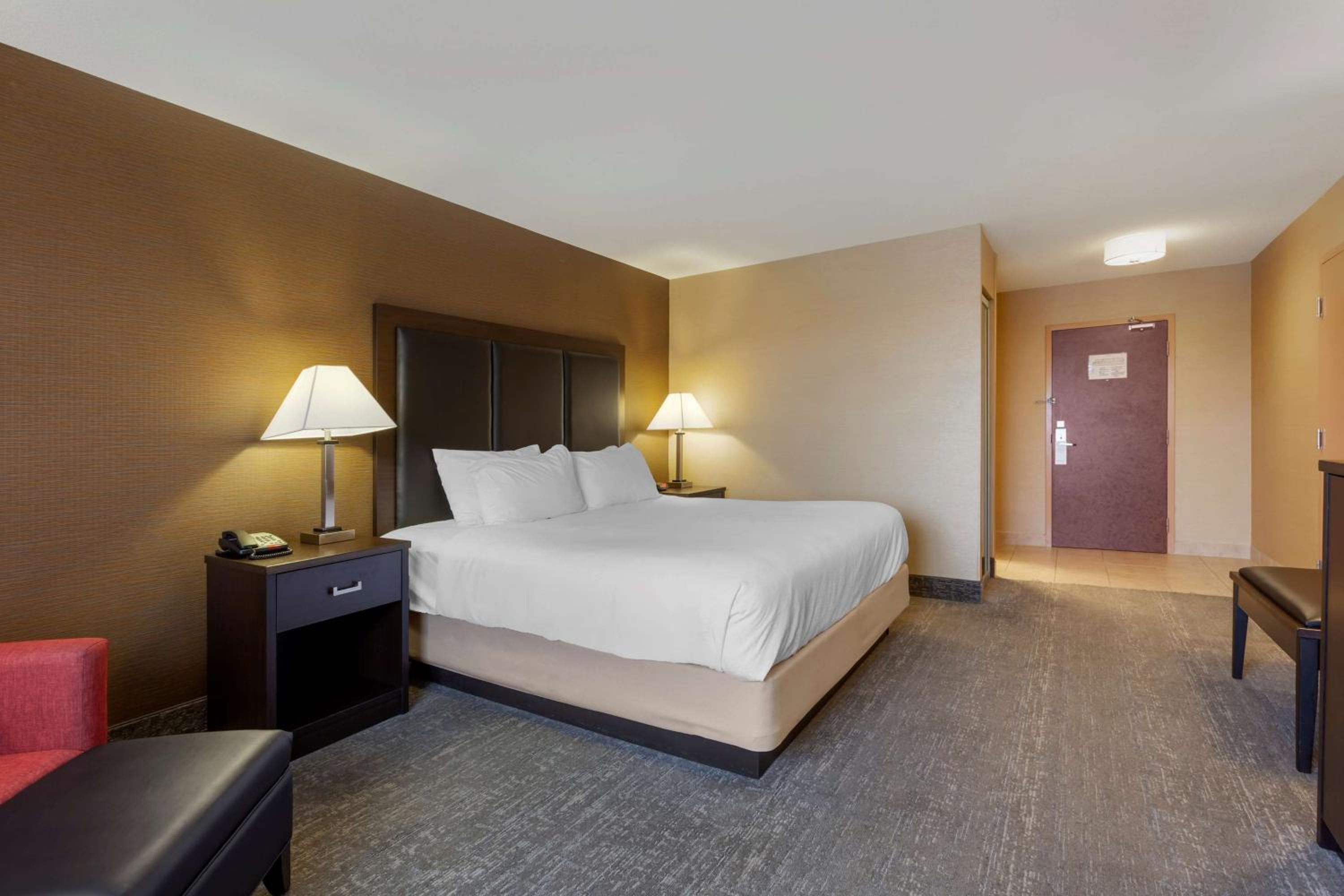 Executive King Room with Walk-In Shower - Disability Access/Non-Smoking