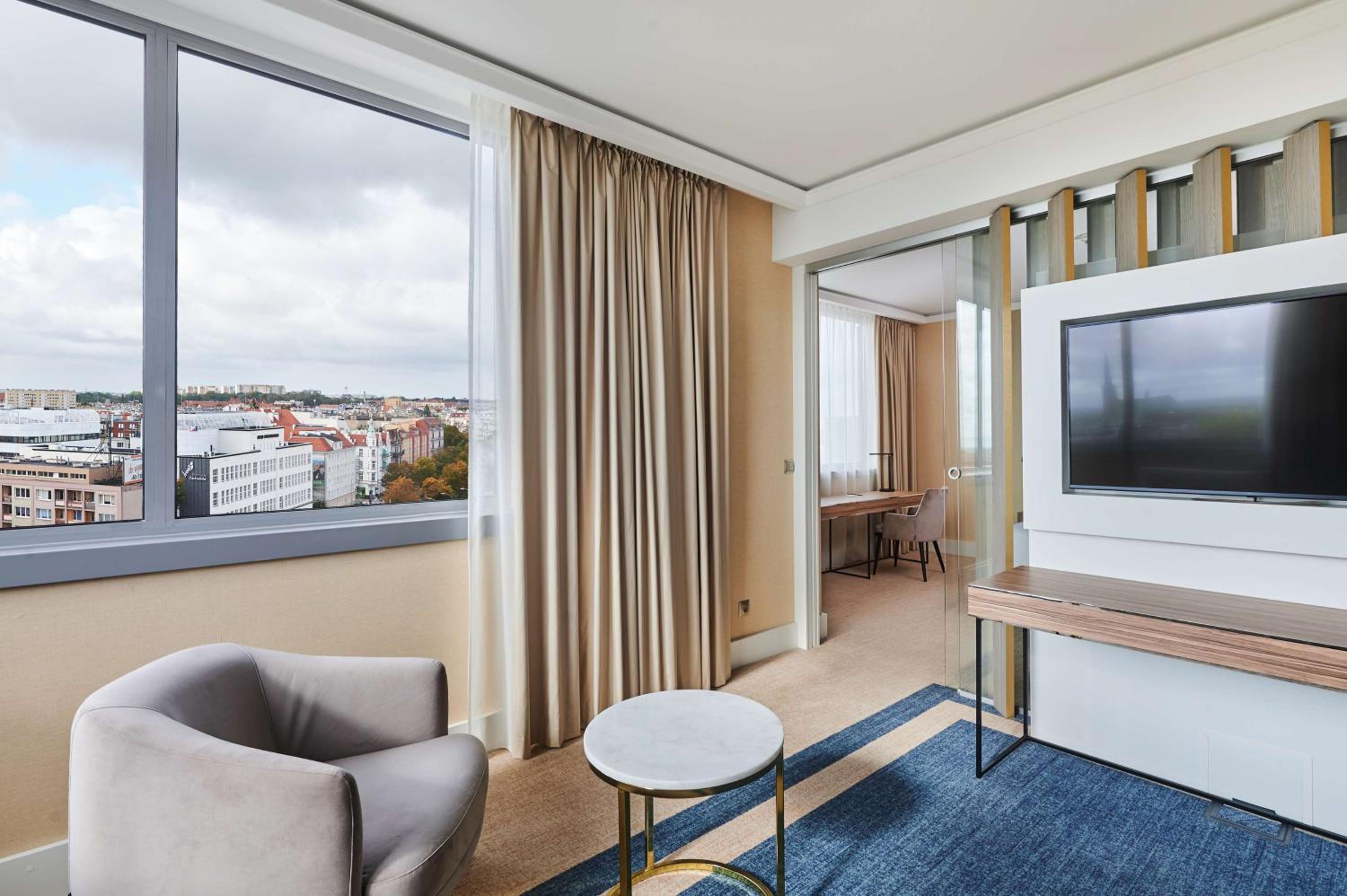 Junior Suite - High Floor - Photo 9