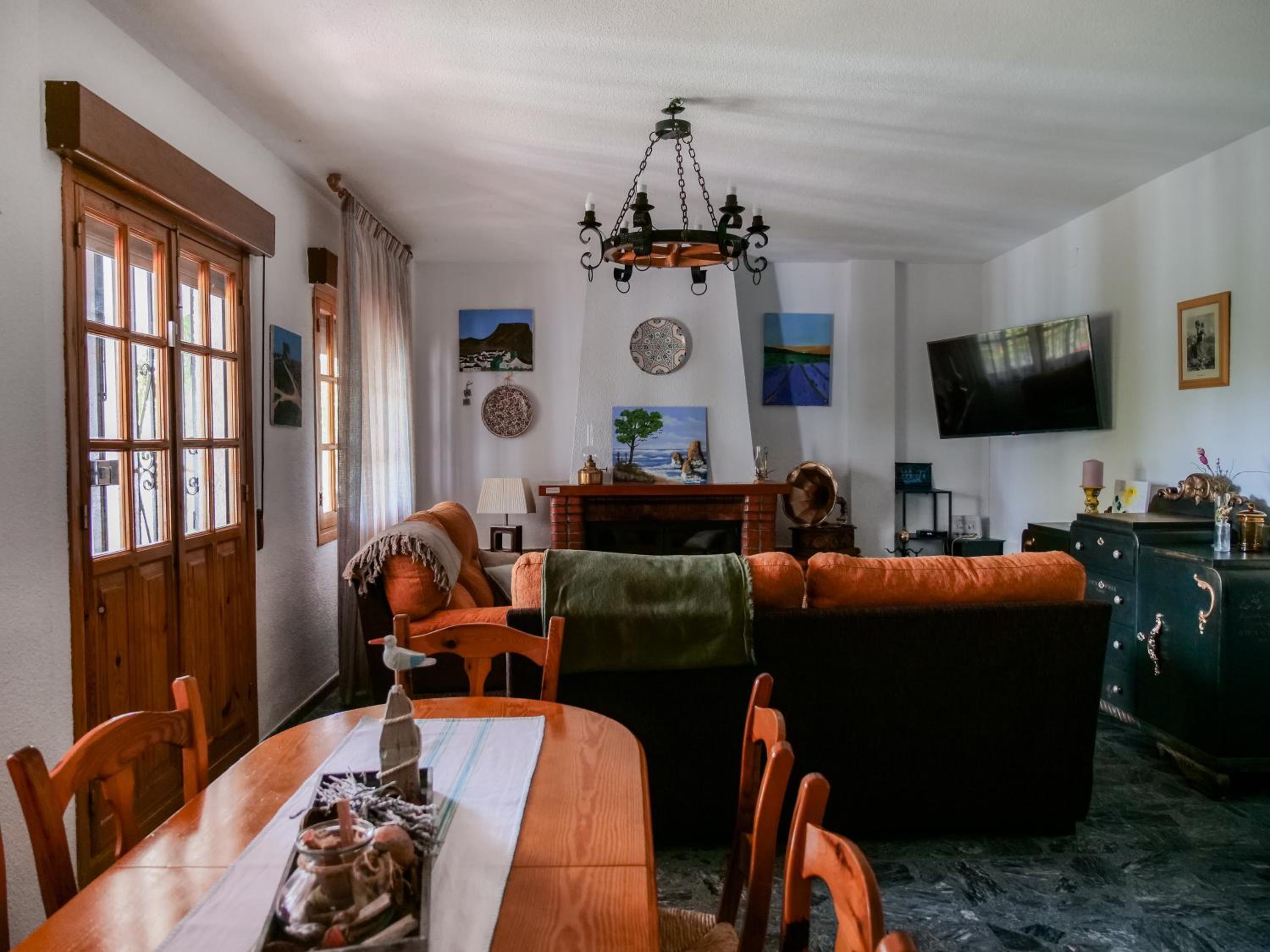 Four-Bedroom House - Photo 18