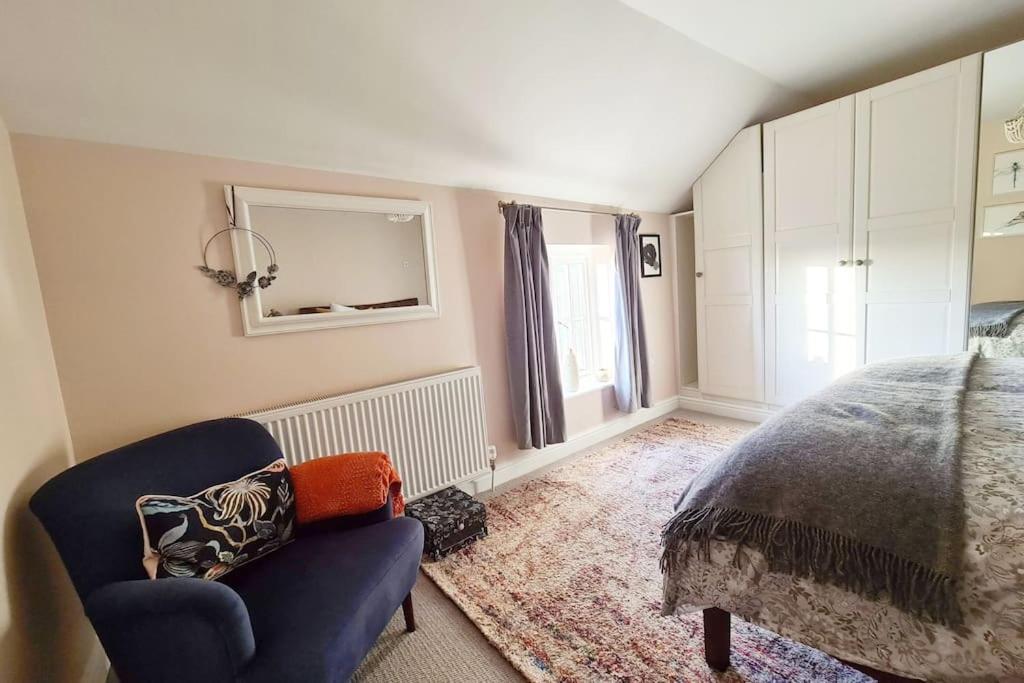 Three-Bedroom House photo 2