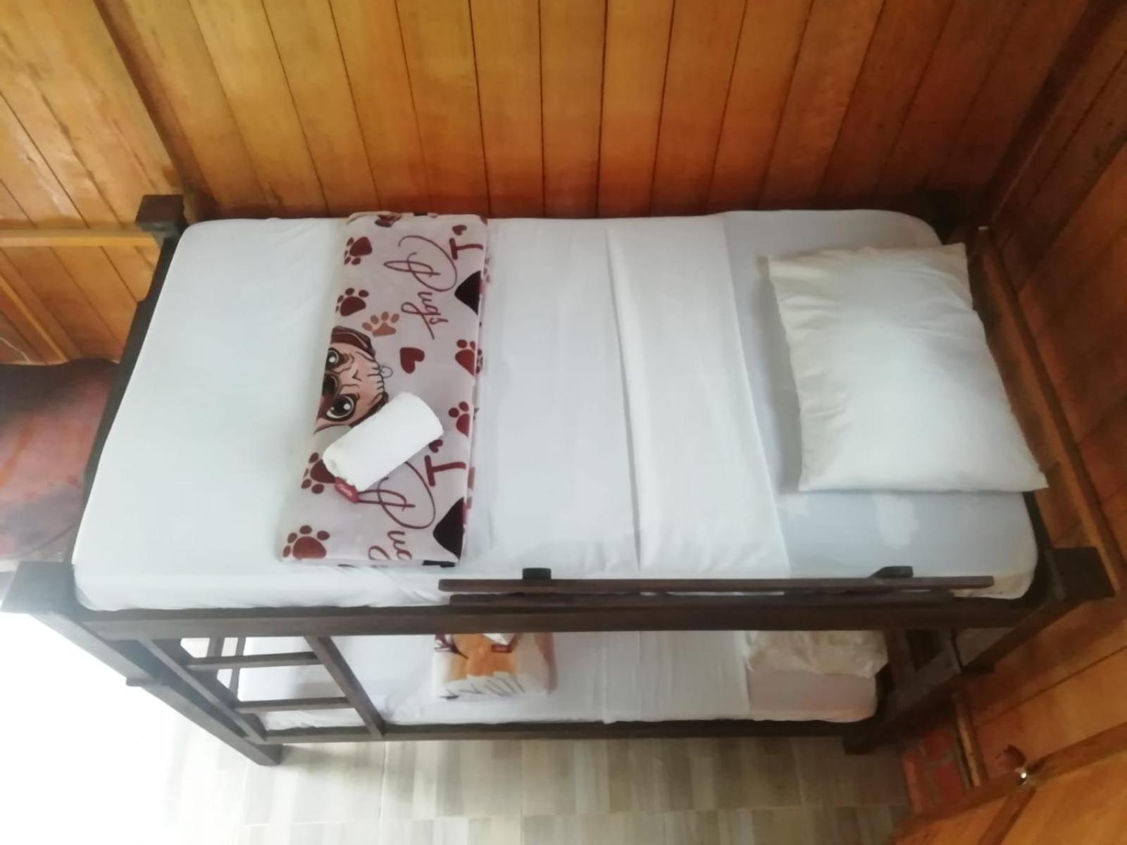 Quadruple Room with Private Bathroom photo 1
