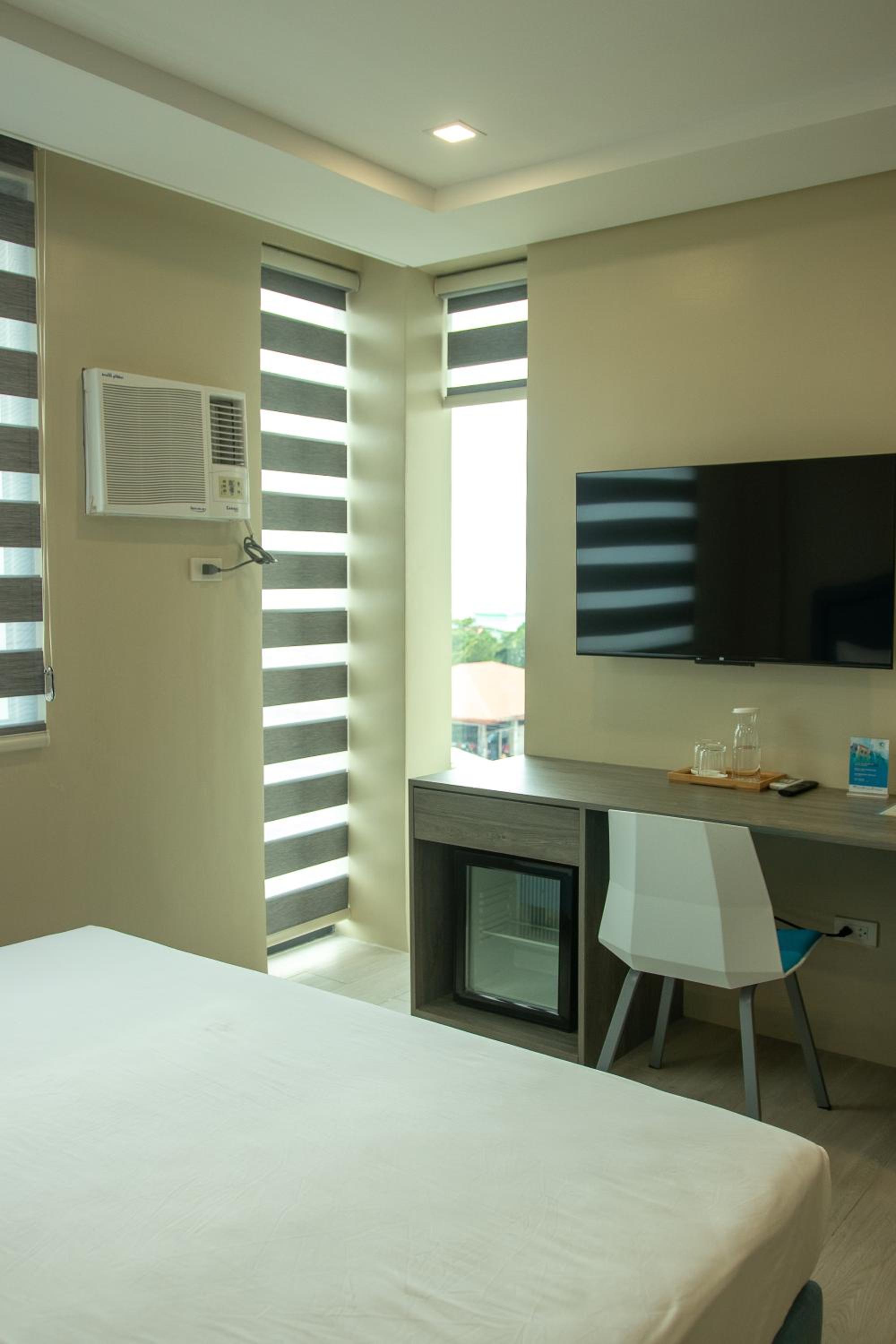 Deluxe King Room - Photo 3