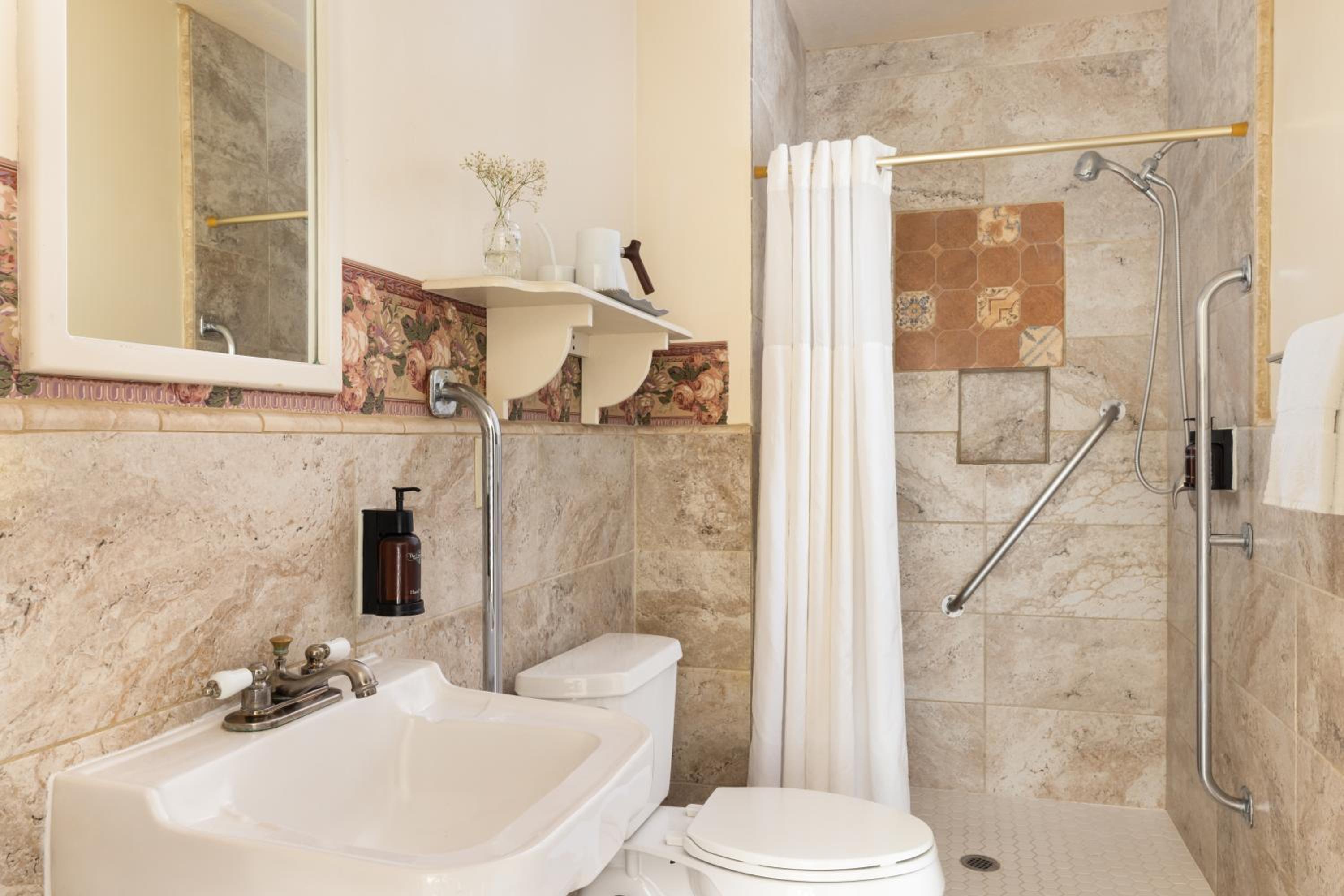 Deluxe Queen Room - Disability Access