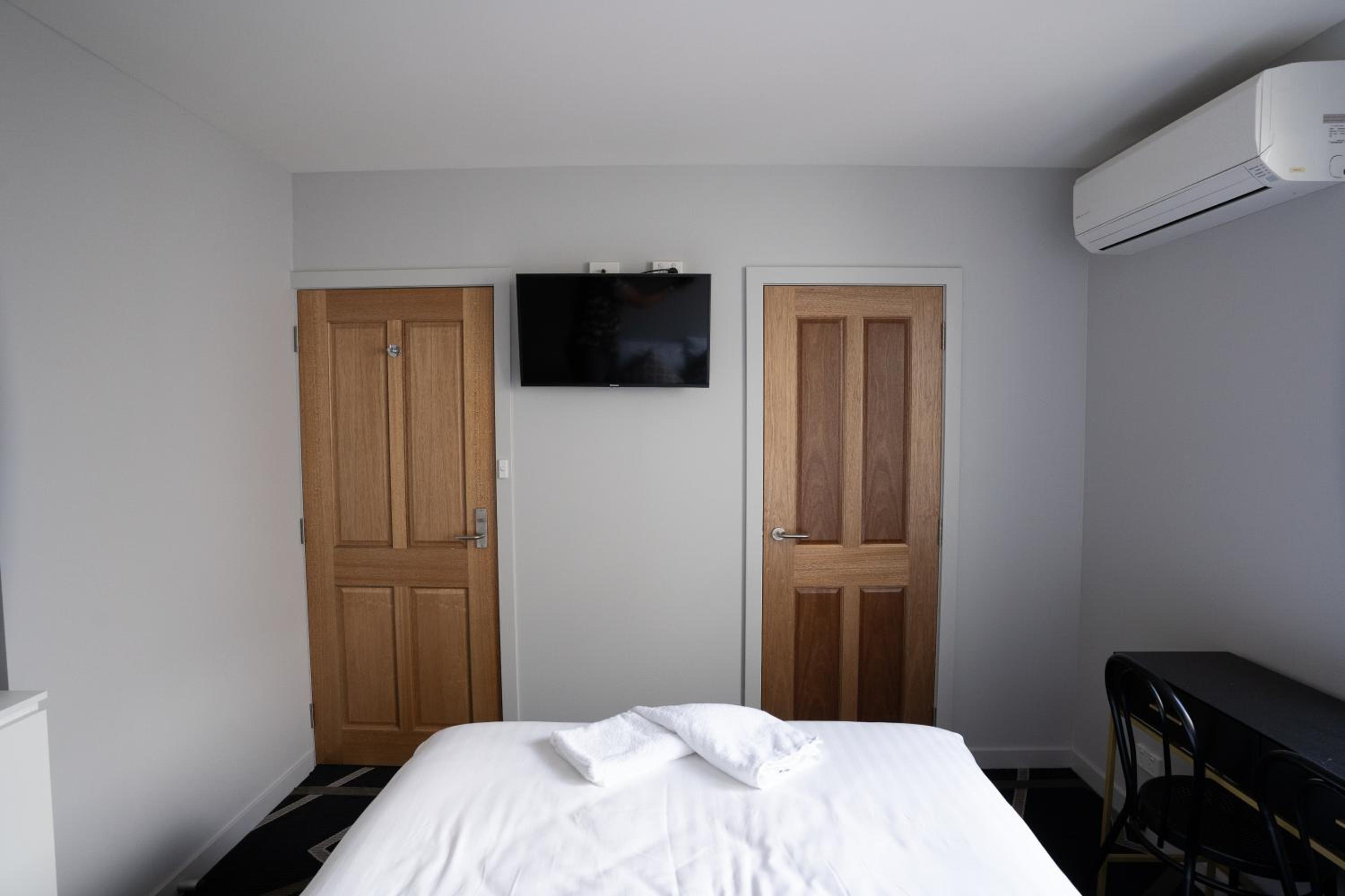 Double Room - Photo 8
