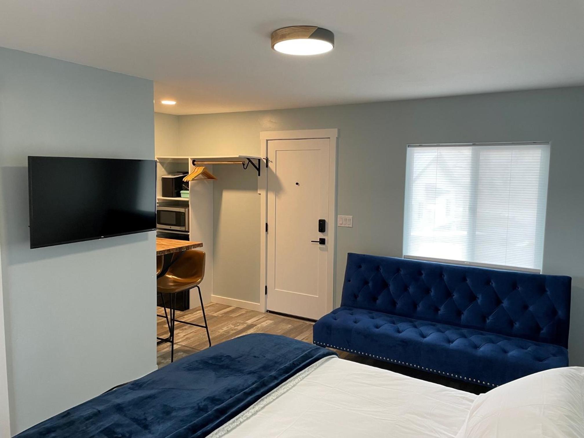 Deluxe King Room - Photo 3