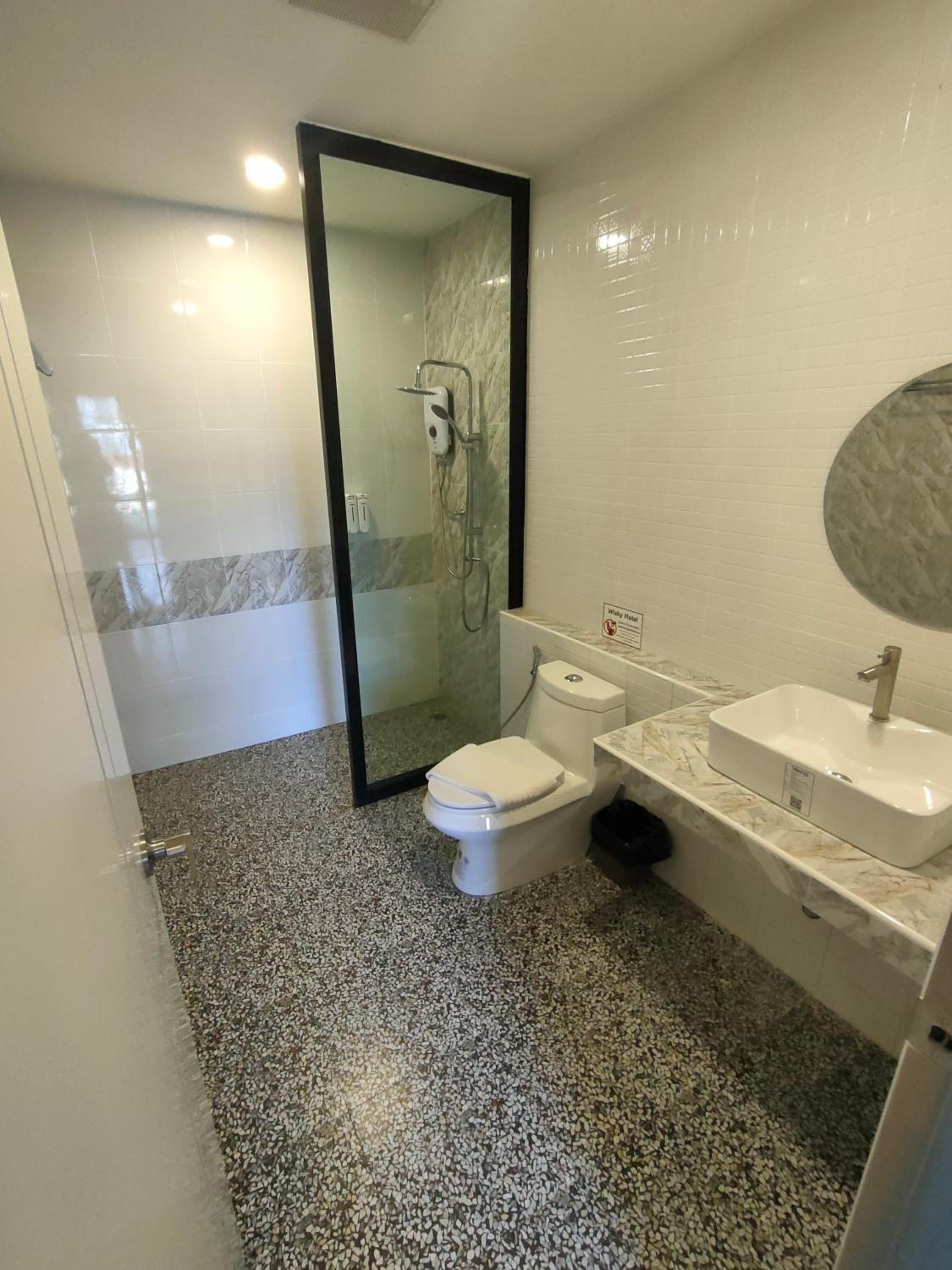 Classic Quadruple Room - Photo 12
