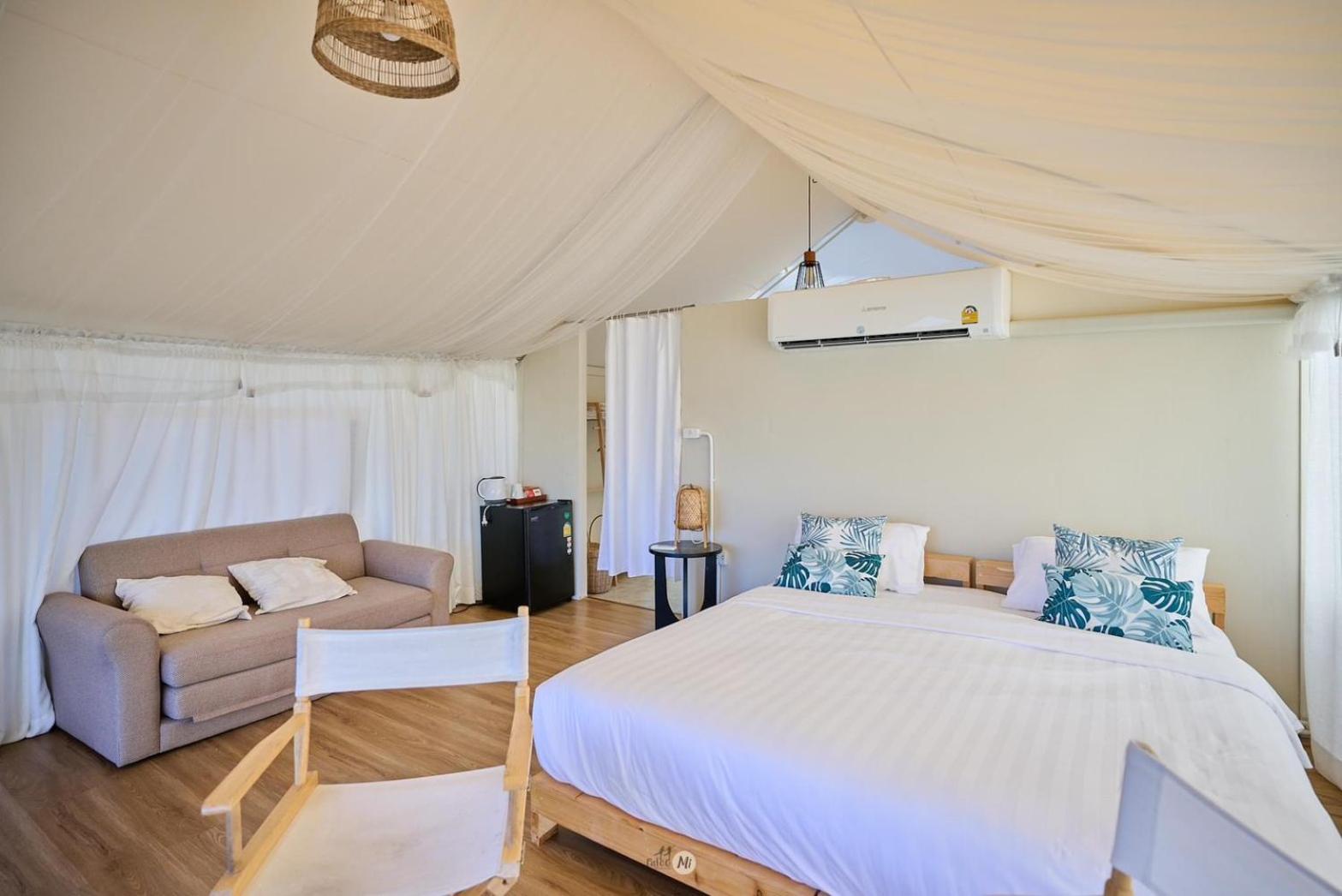Suite with Hot Tub - Photo 27